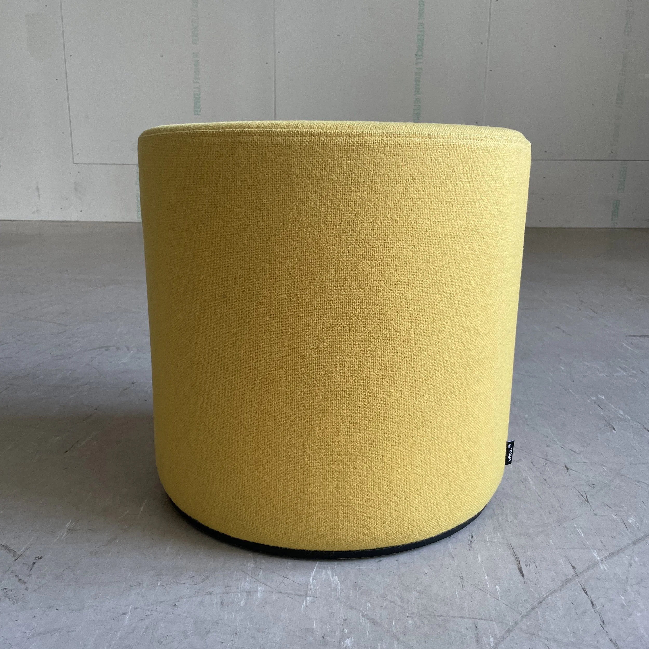 Vitra Hocker gelb.5.JPG