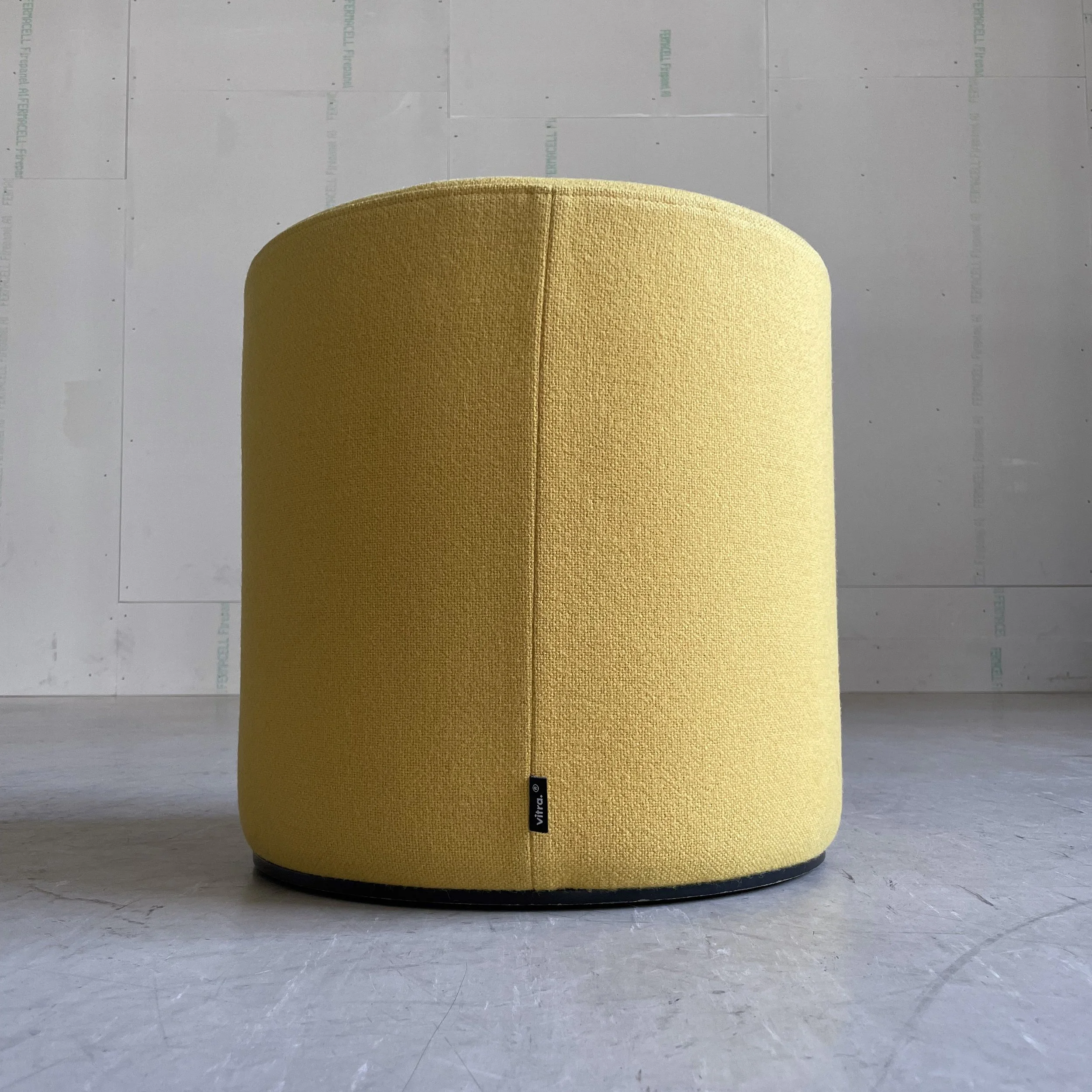 Vitra Hocker gelb.3.JPG