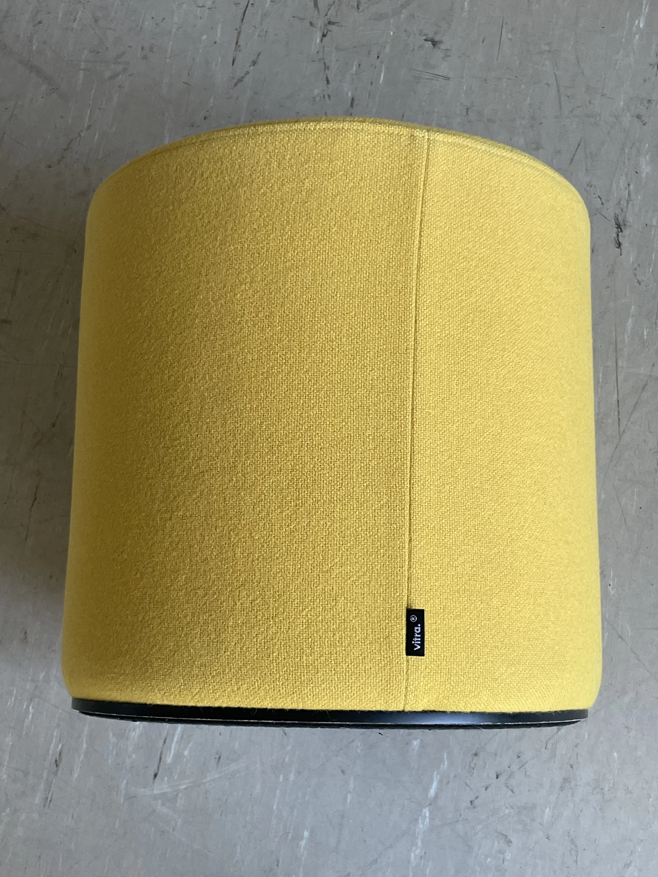 Vitra Hocker gelb.8.JPG