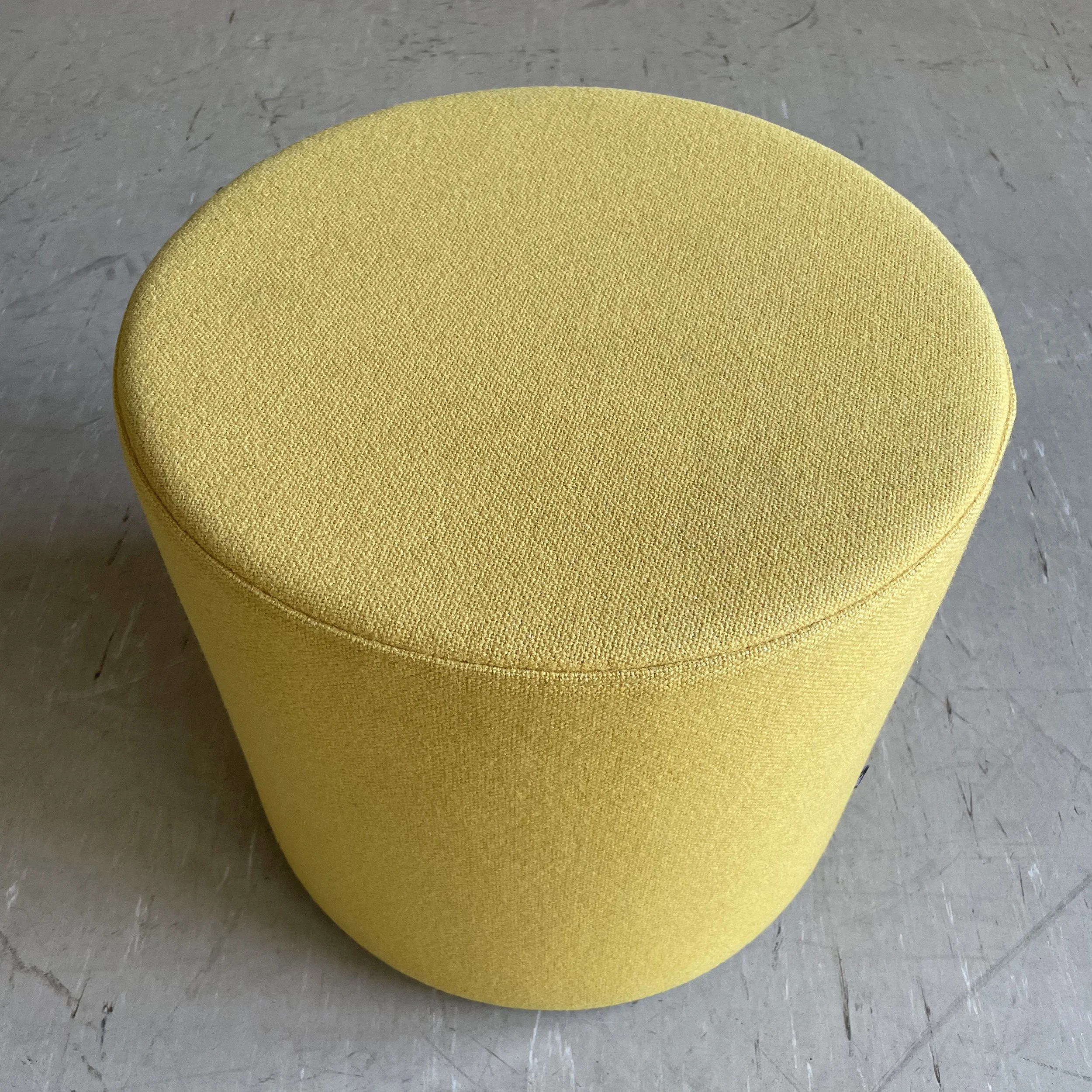 Vitra Hocker gelb.1.JPG