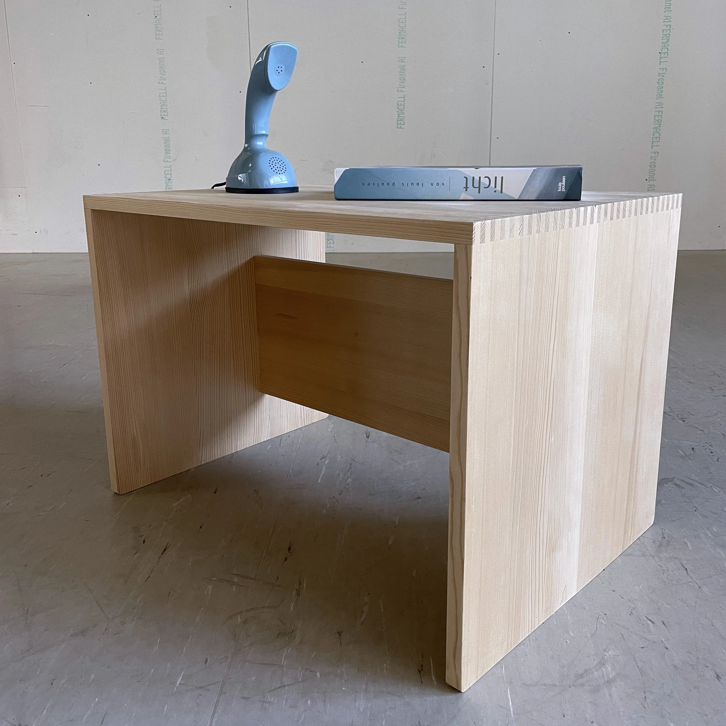 Holz Beistelltisch.7.JPG