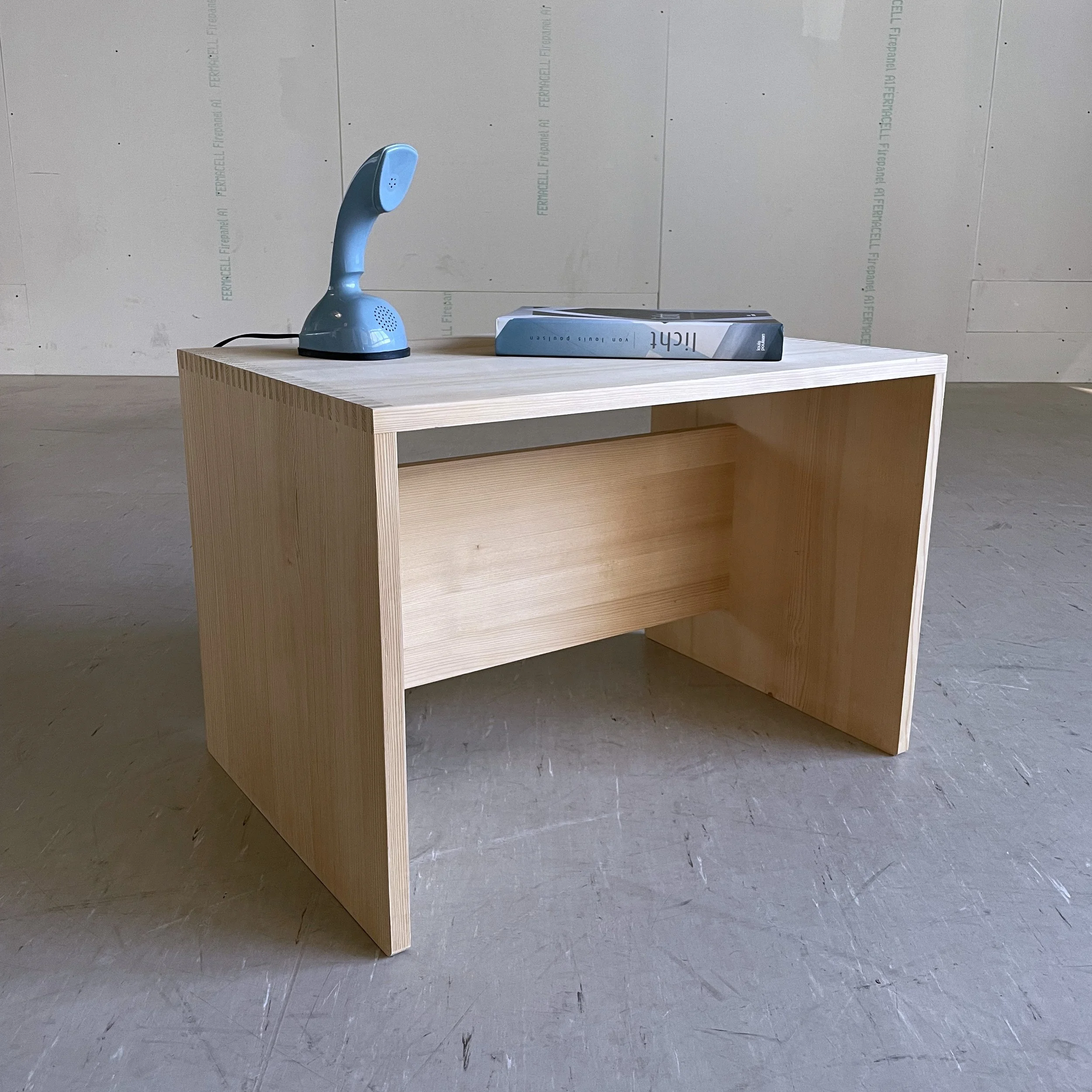 Holz Beistelltisch.6.JPG