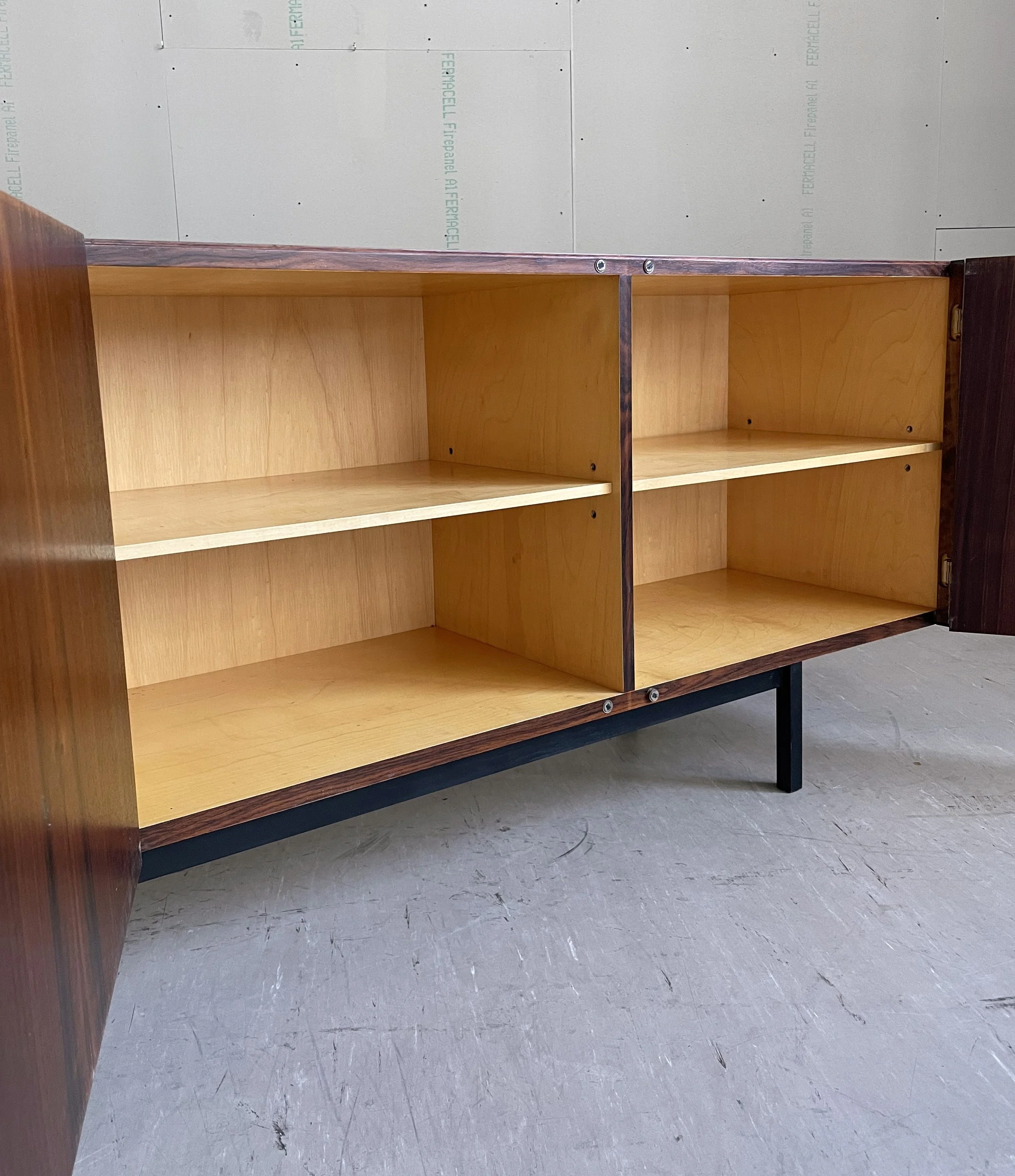 Dieter Wäckerlin Nussbaum Sideboard.3.JPG