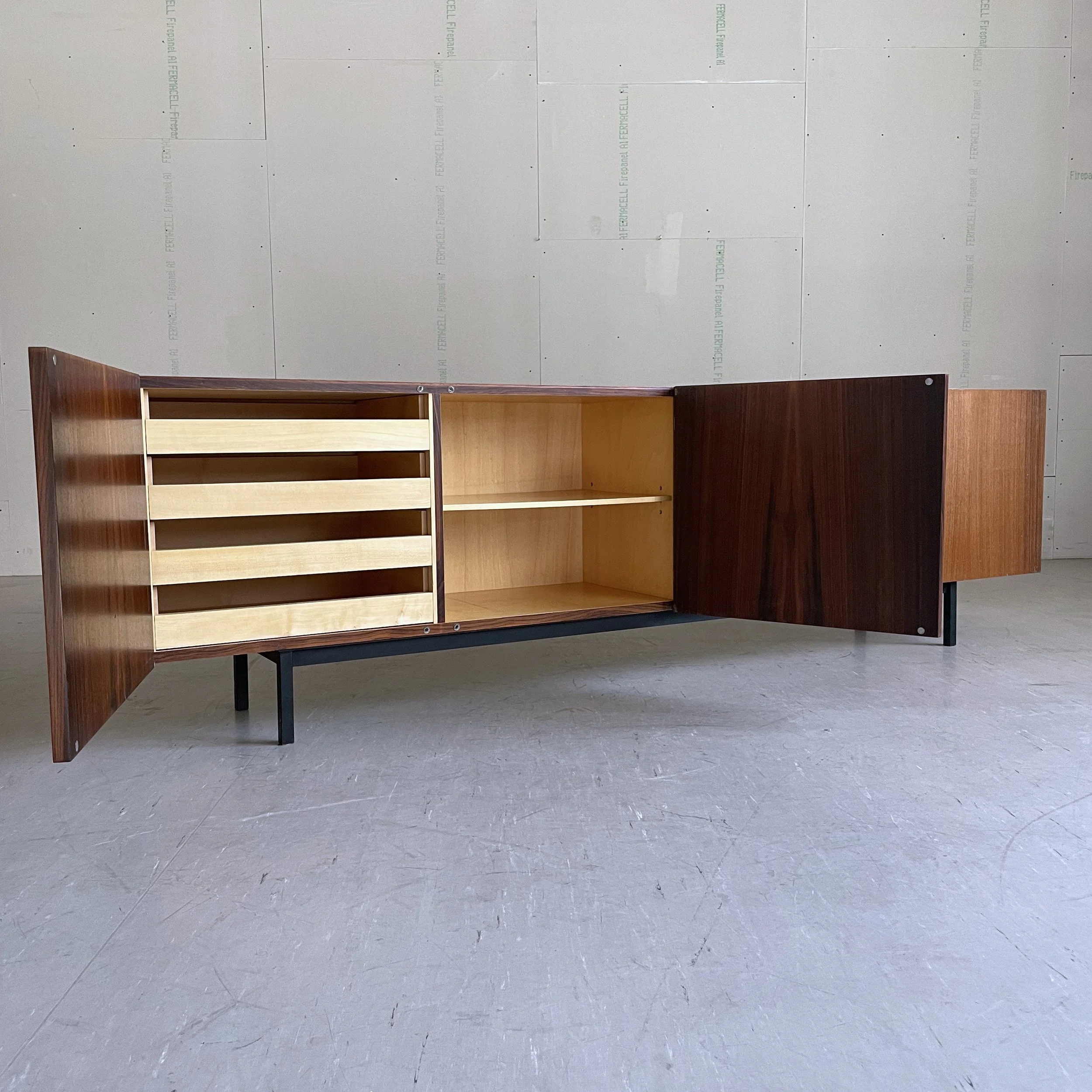 Dieter Wäckerlin Nussbaum Sideboard.7.JPG