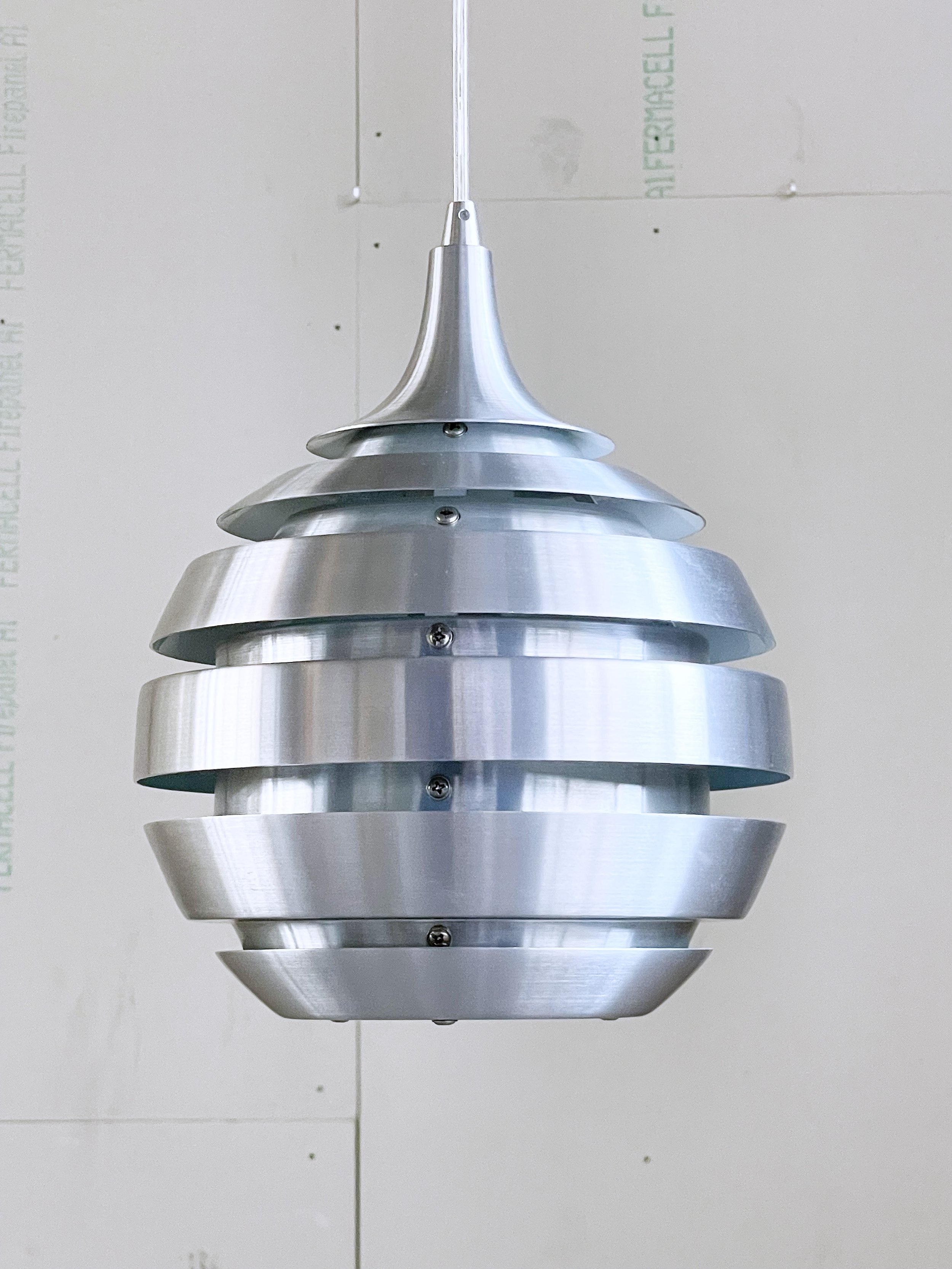 Scandinavian style Metal Pendant Lamp