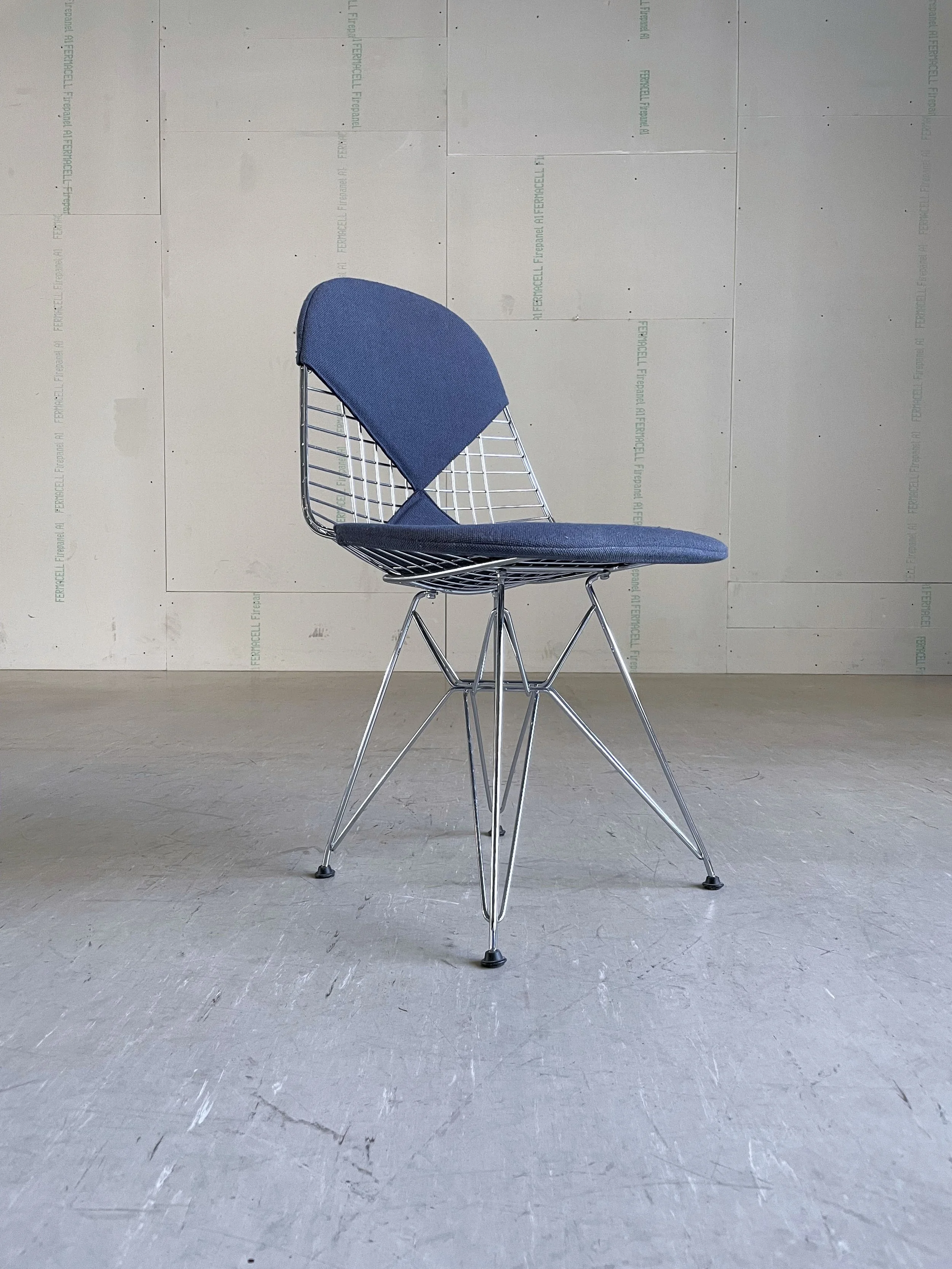 Eames DKR Wire Chair blau.7.JPG