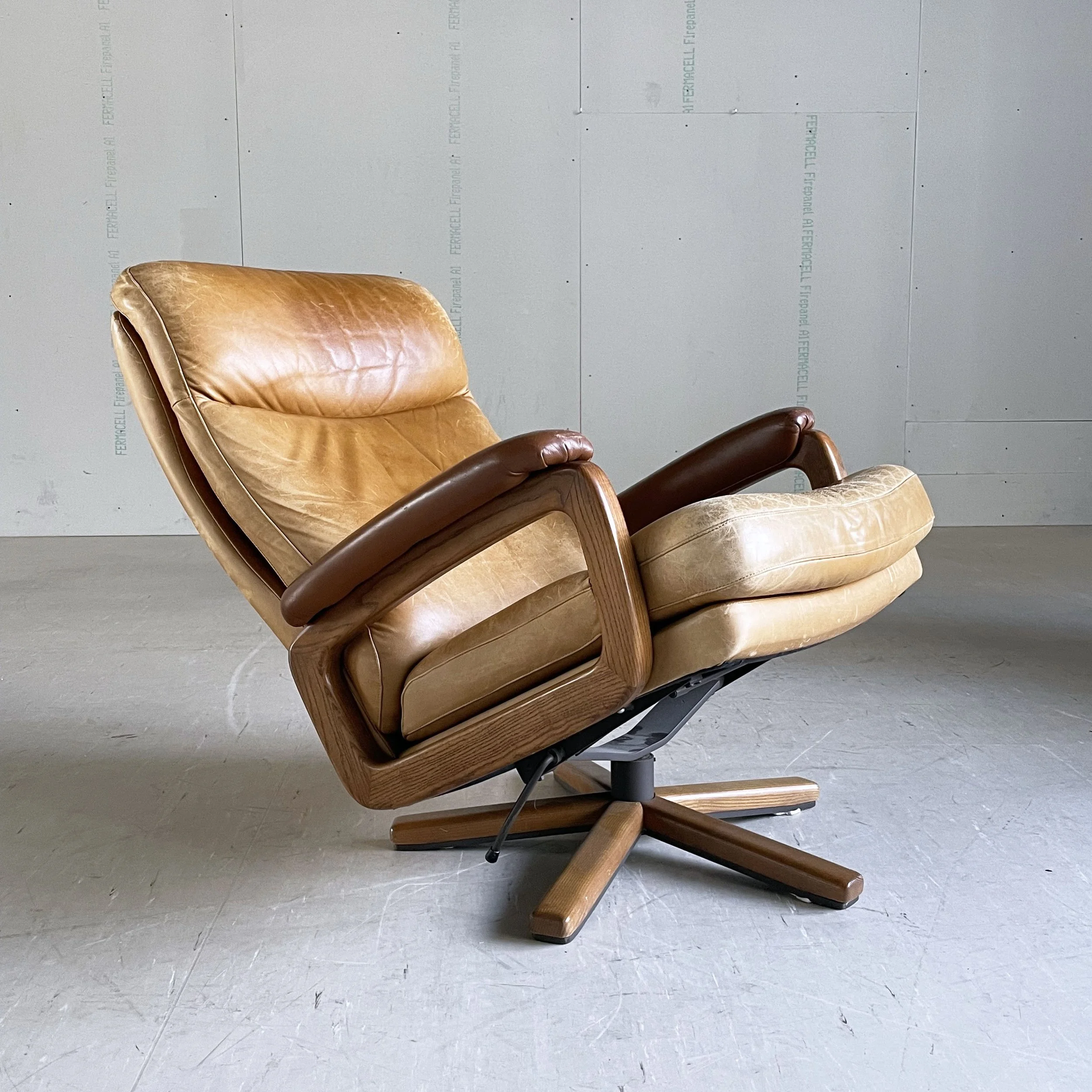 André Vandenbeuck Sessel.1.JPG