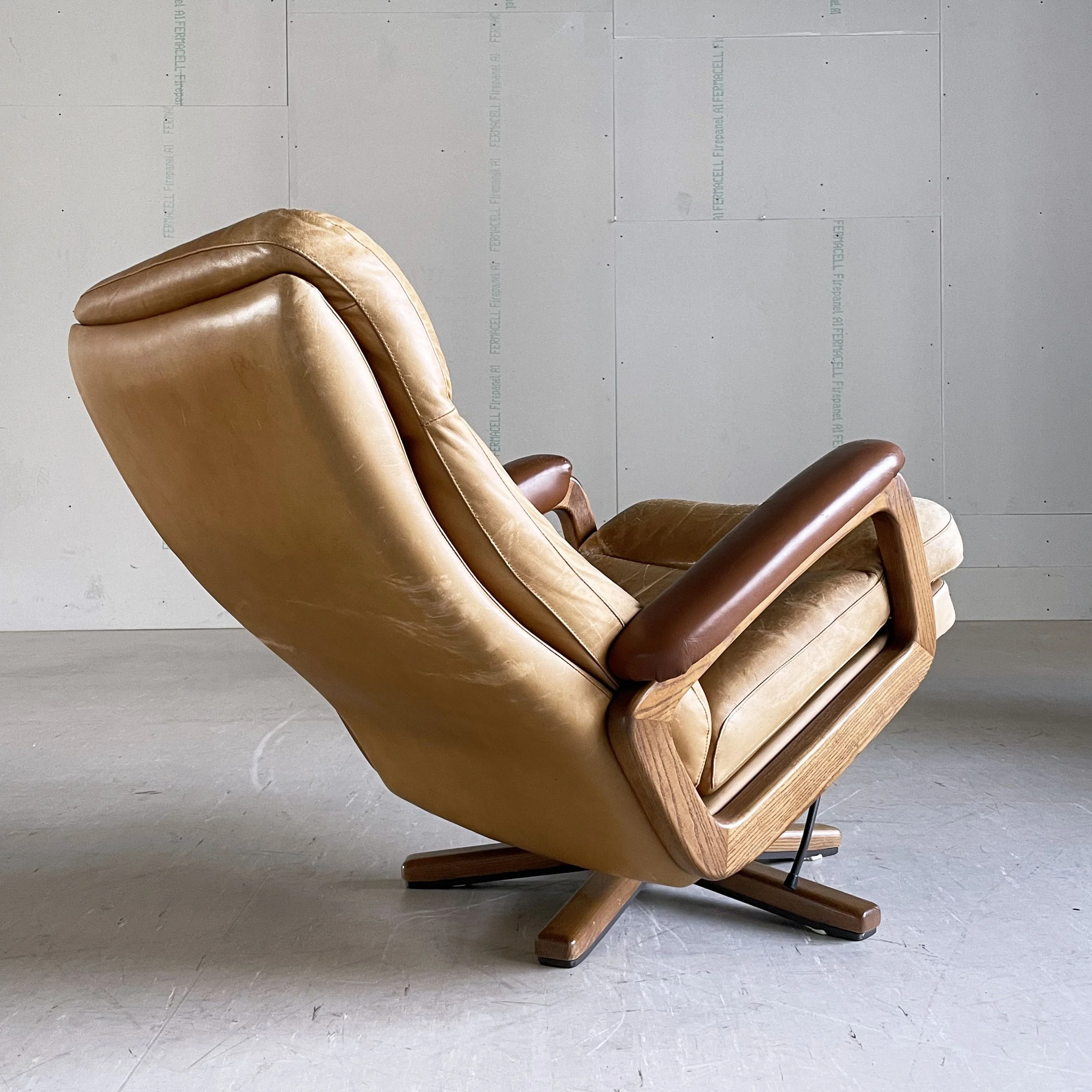 André Vandenbeuck Sessel.5.JPG