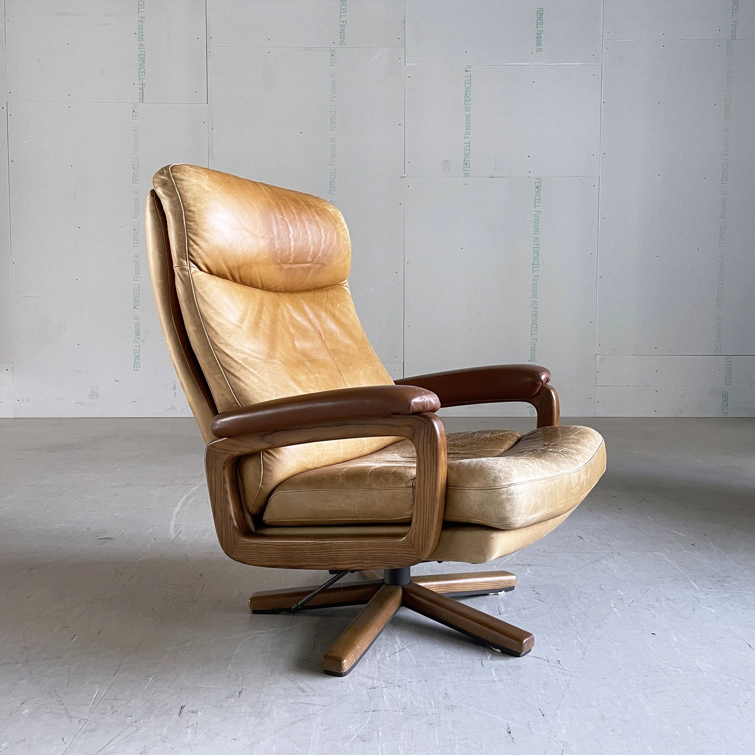 André Vandenbeuck Sessel.6.JPG