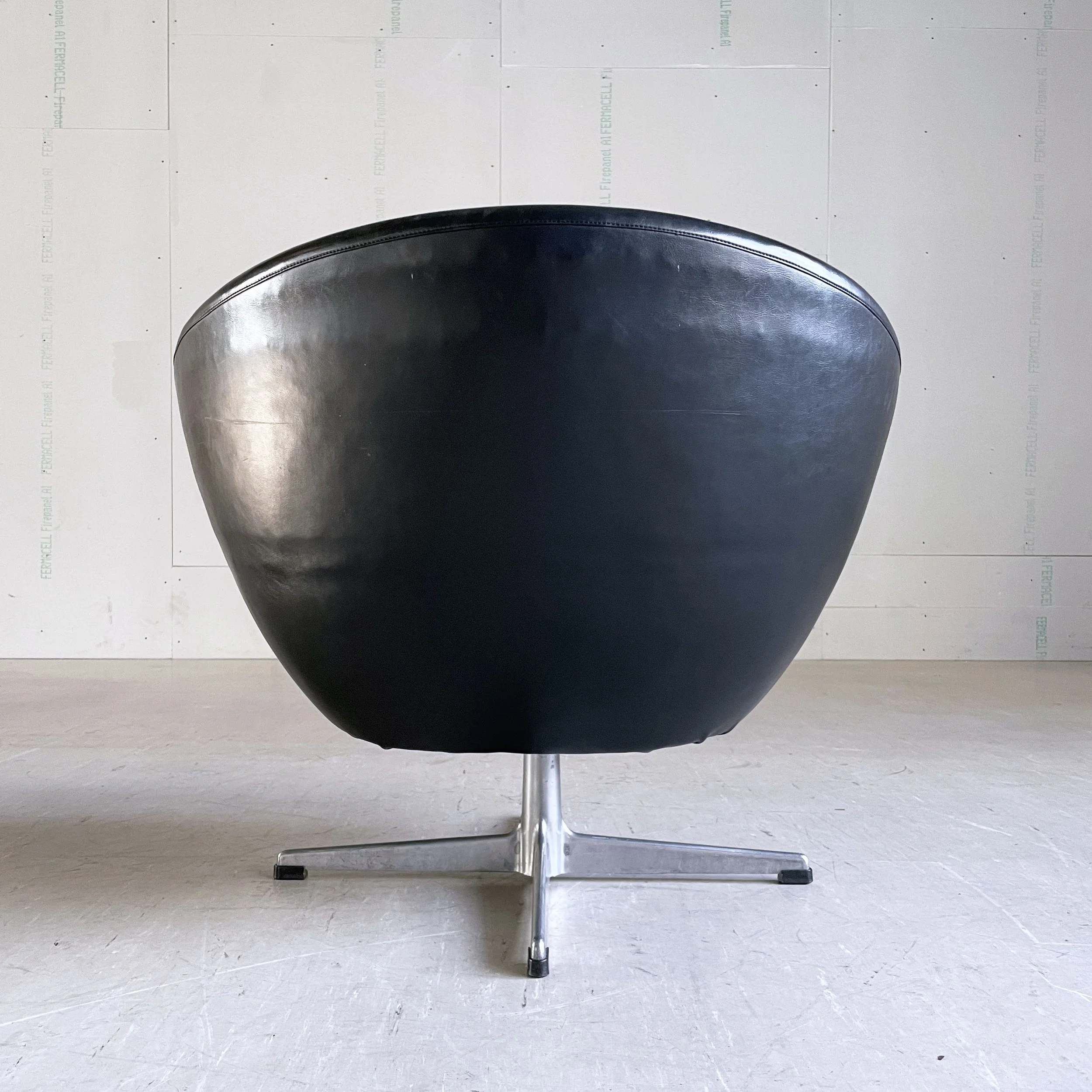 Overman Swivel Chair.8.JPG