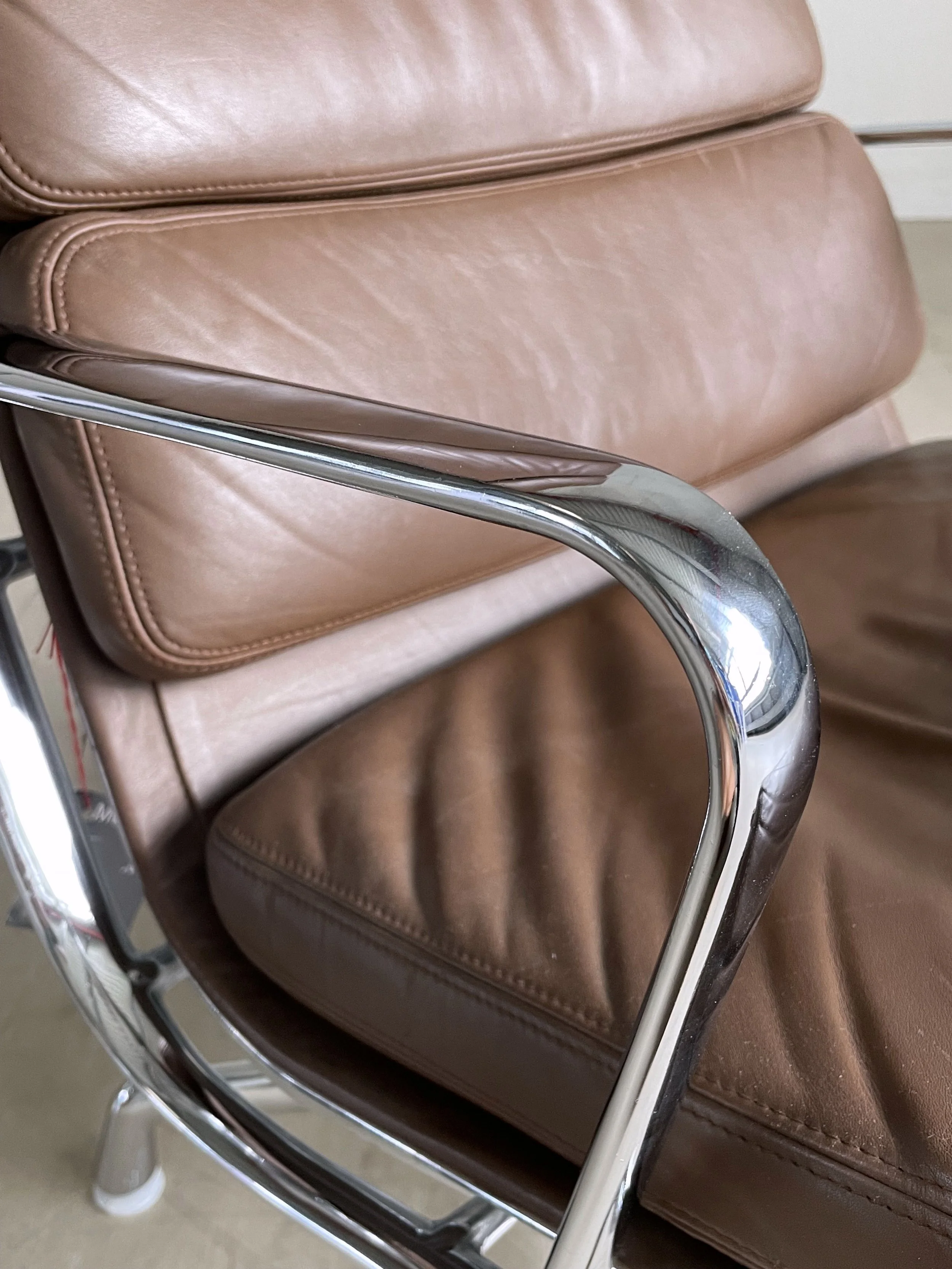 Eames EA222 Soft Pad Alu Sessel.12.JPG