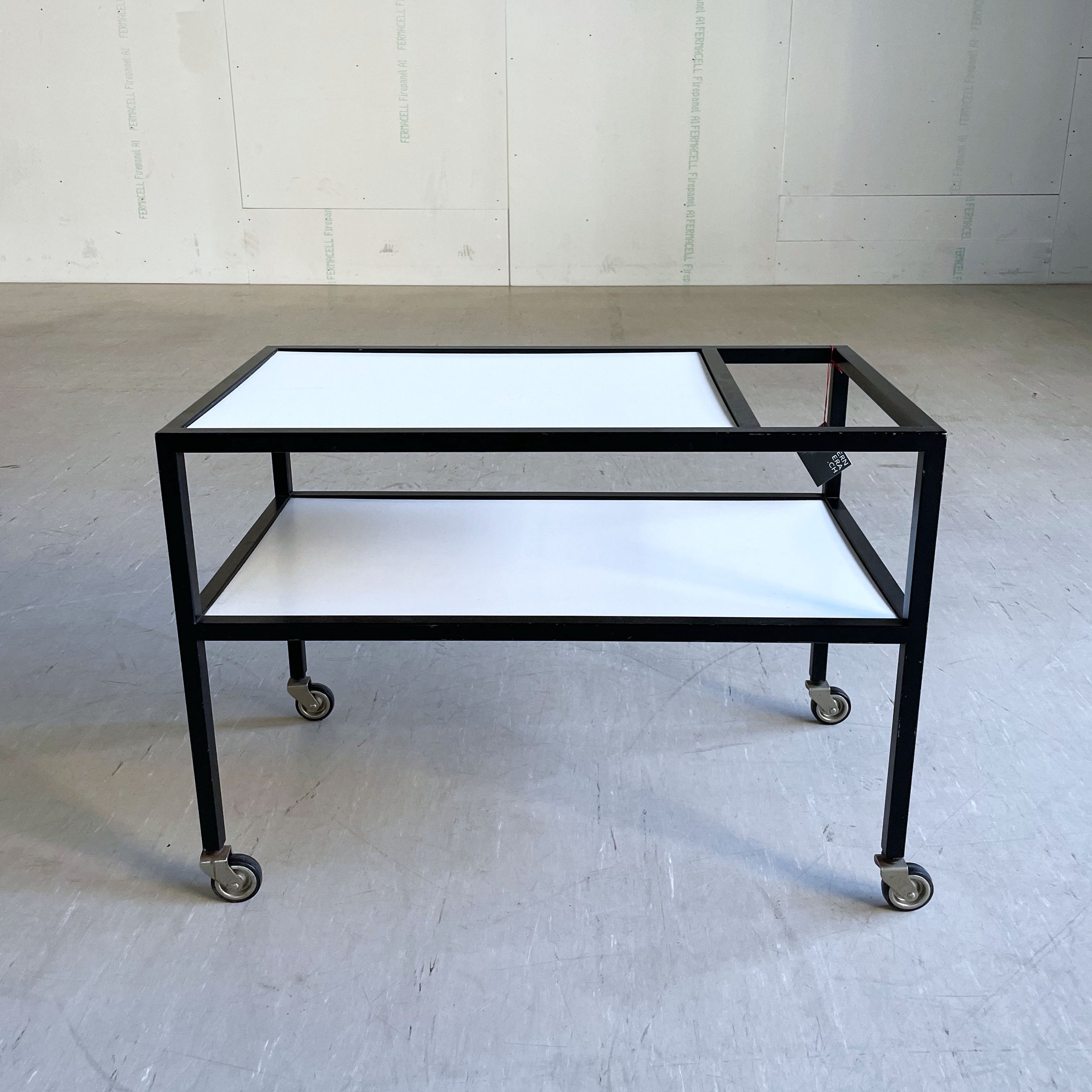 August Halder Servierwagen.7.JPG