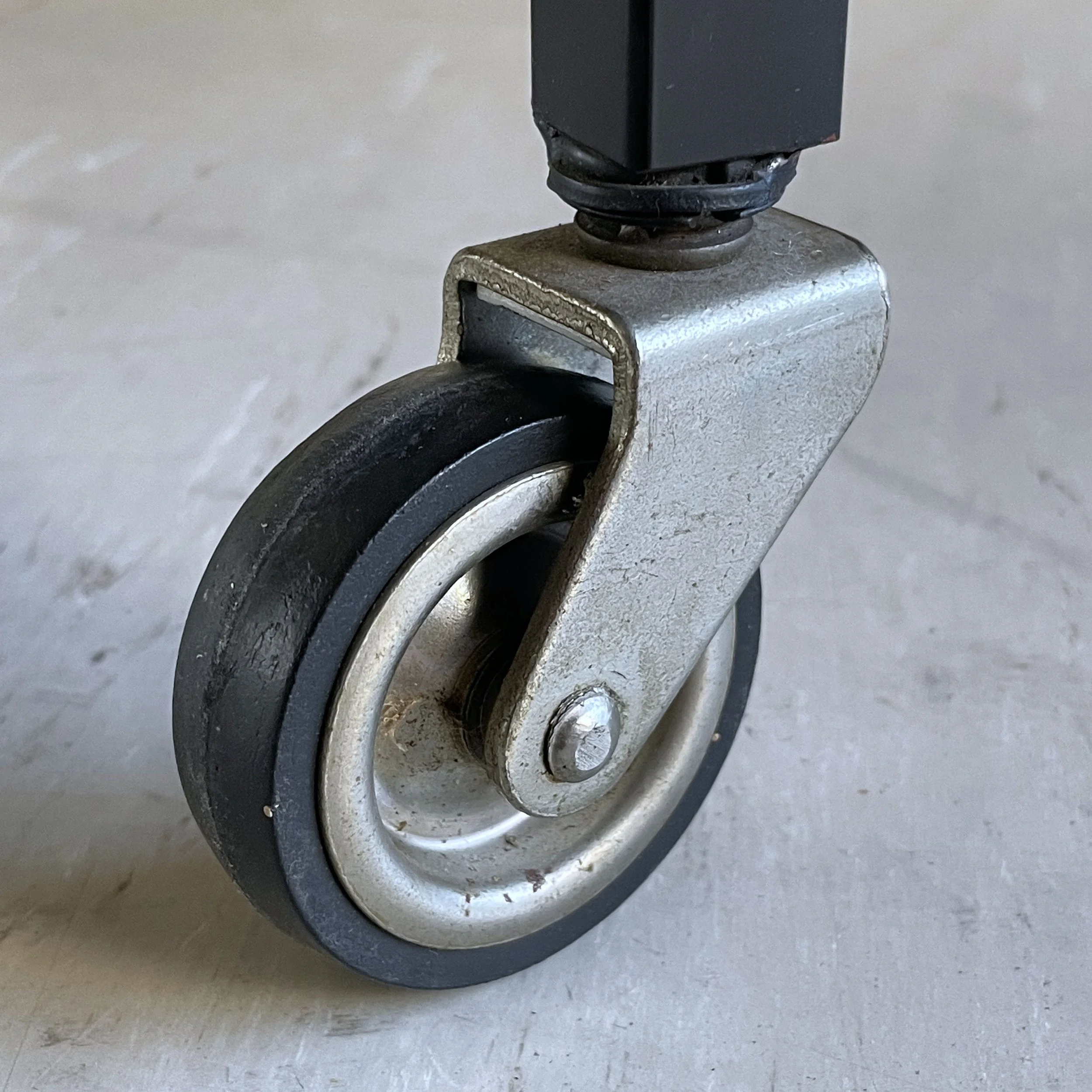 August Halder Servierwagen.4.JPG