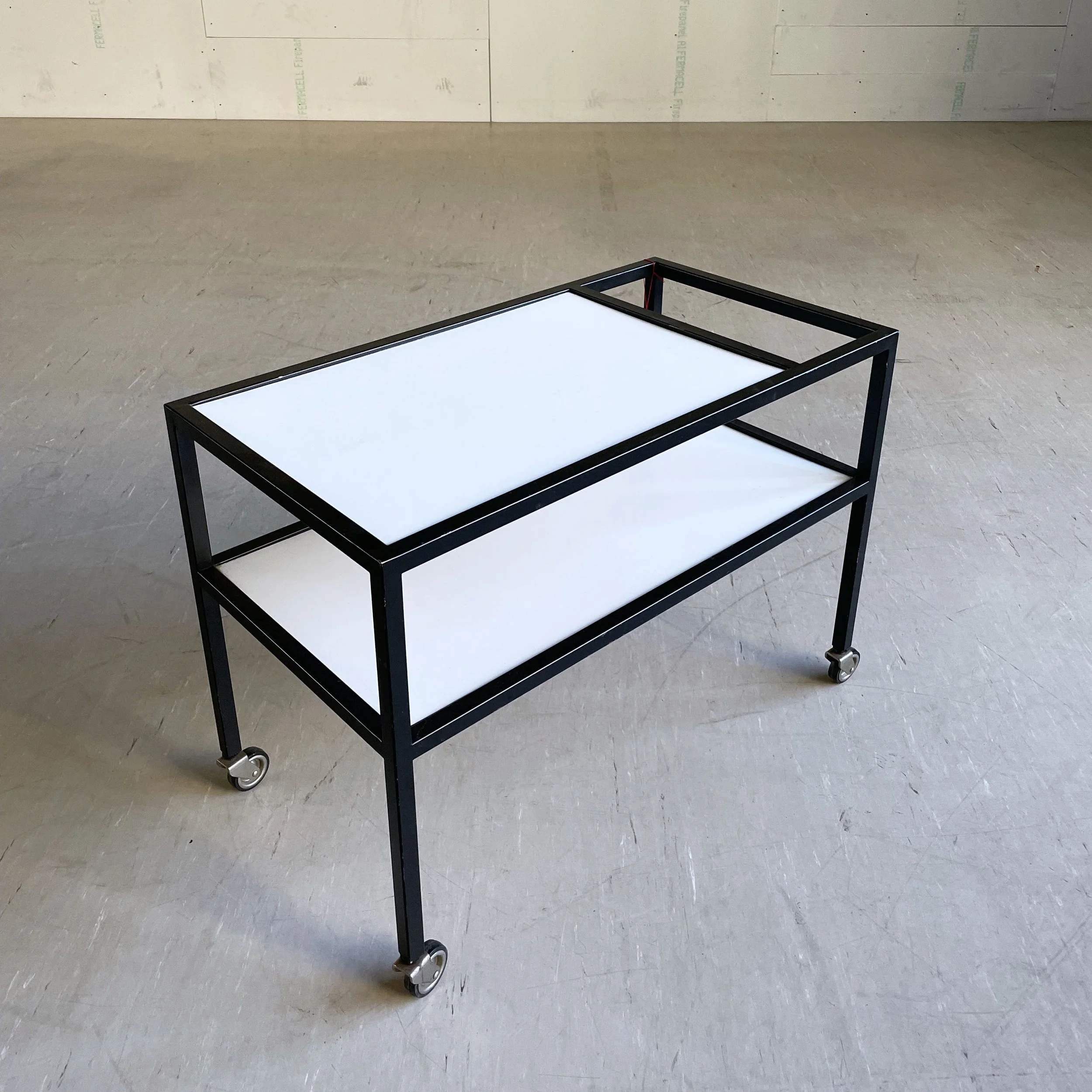 August Halder Servierwagen.11.JPG