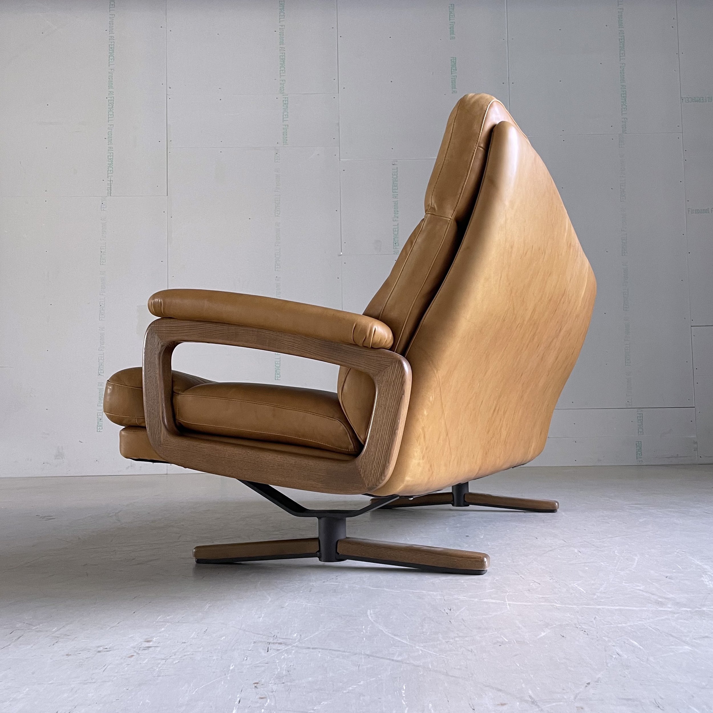 André Vandenbeuck Leder Sofa.17.JPG