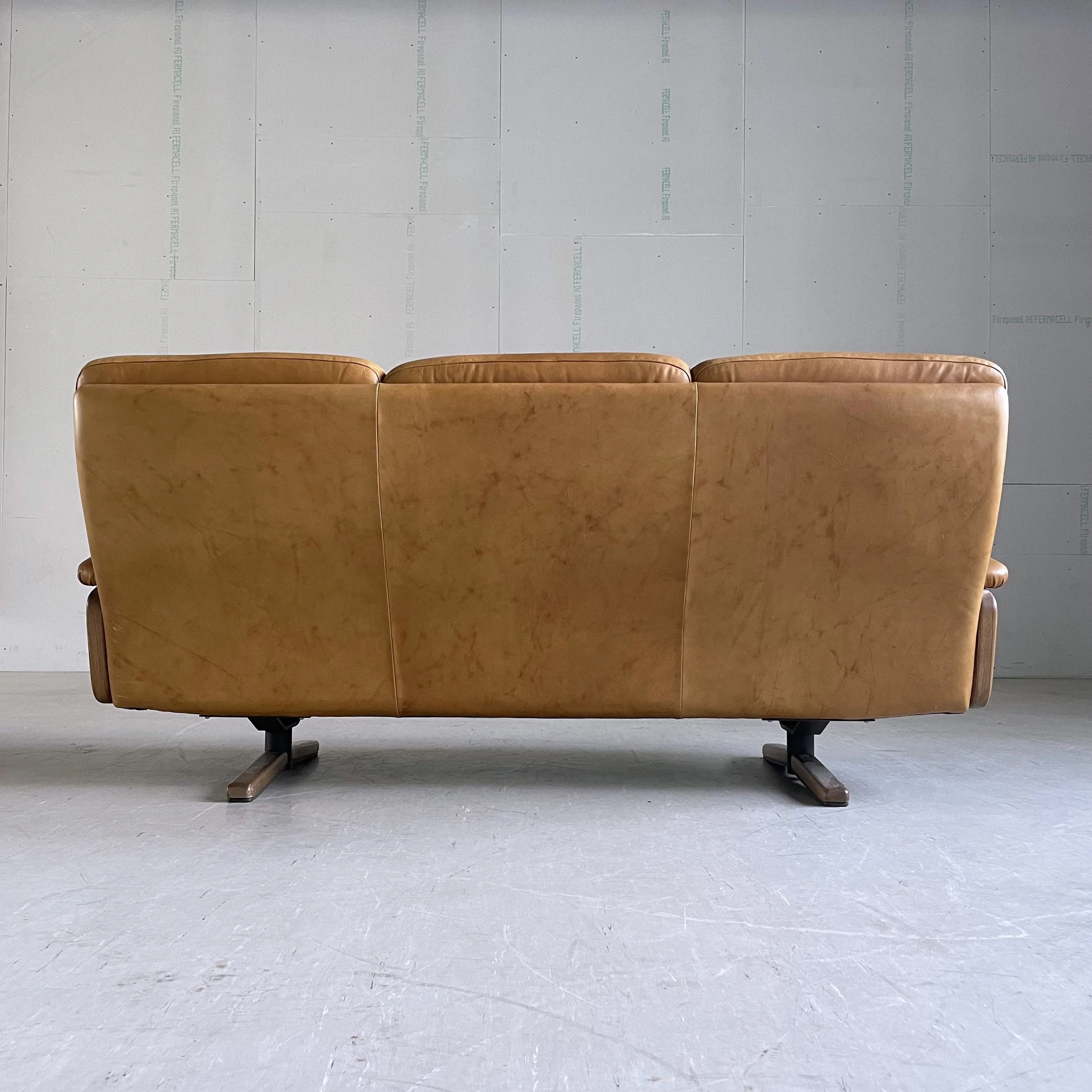 André Vandenbeuck Leder Sofa.15.JPG