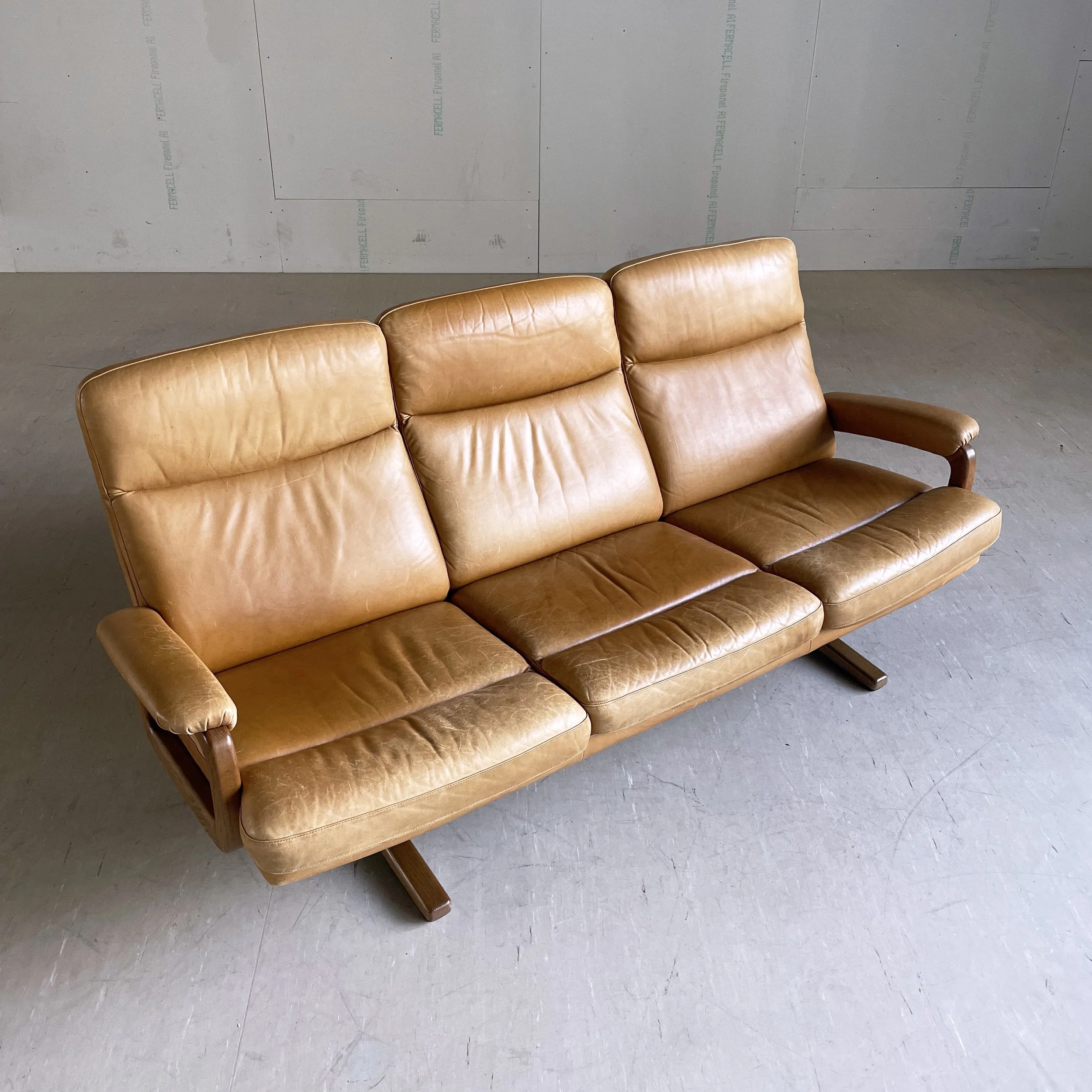 André Vandenbeuck Leder Sofa.2.JPG