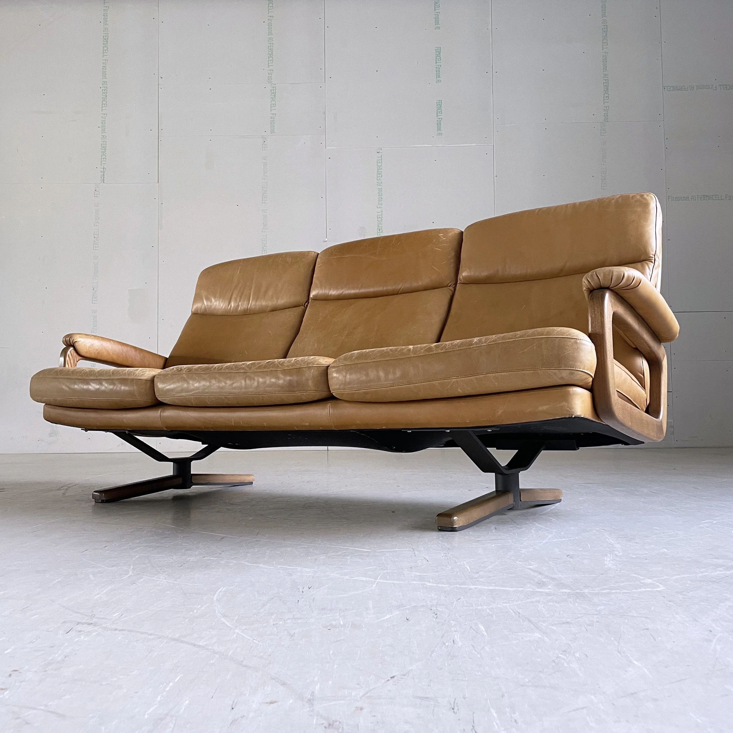 André Vandenbeuck Leder Sofa.9.JPG