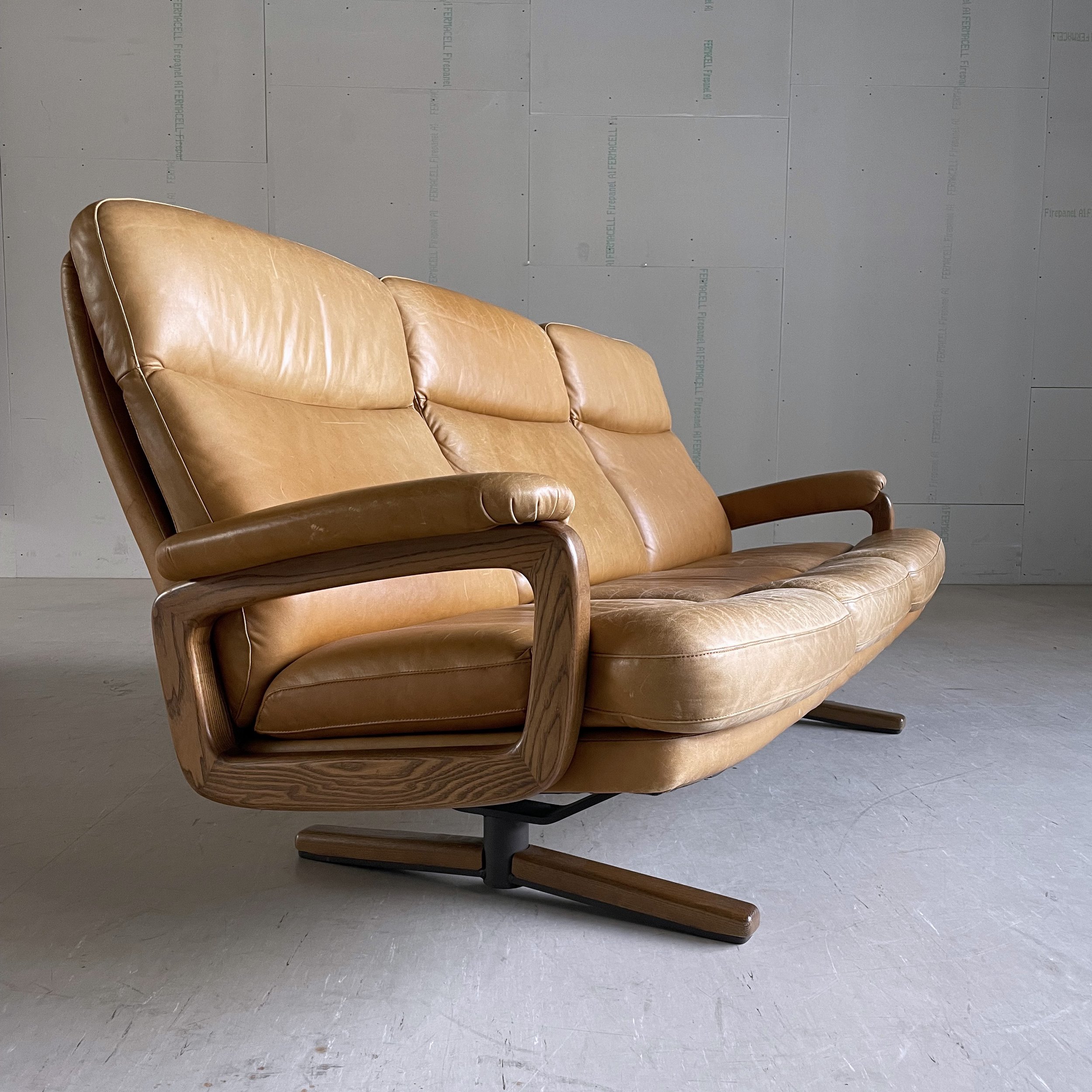 André Vandenbeuck Leder Sofa.6.JPG