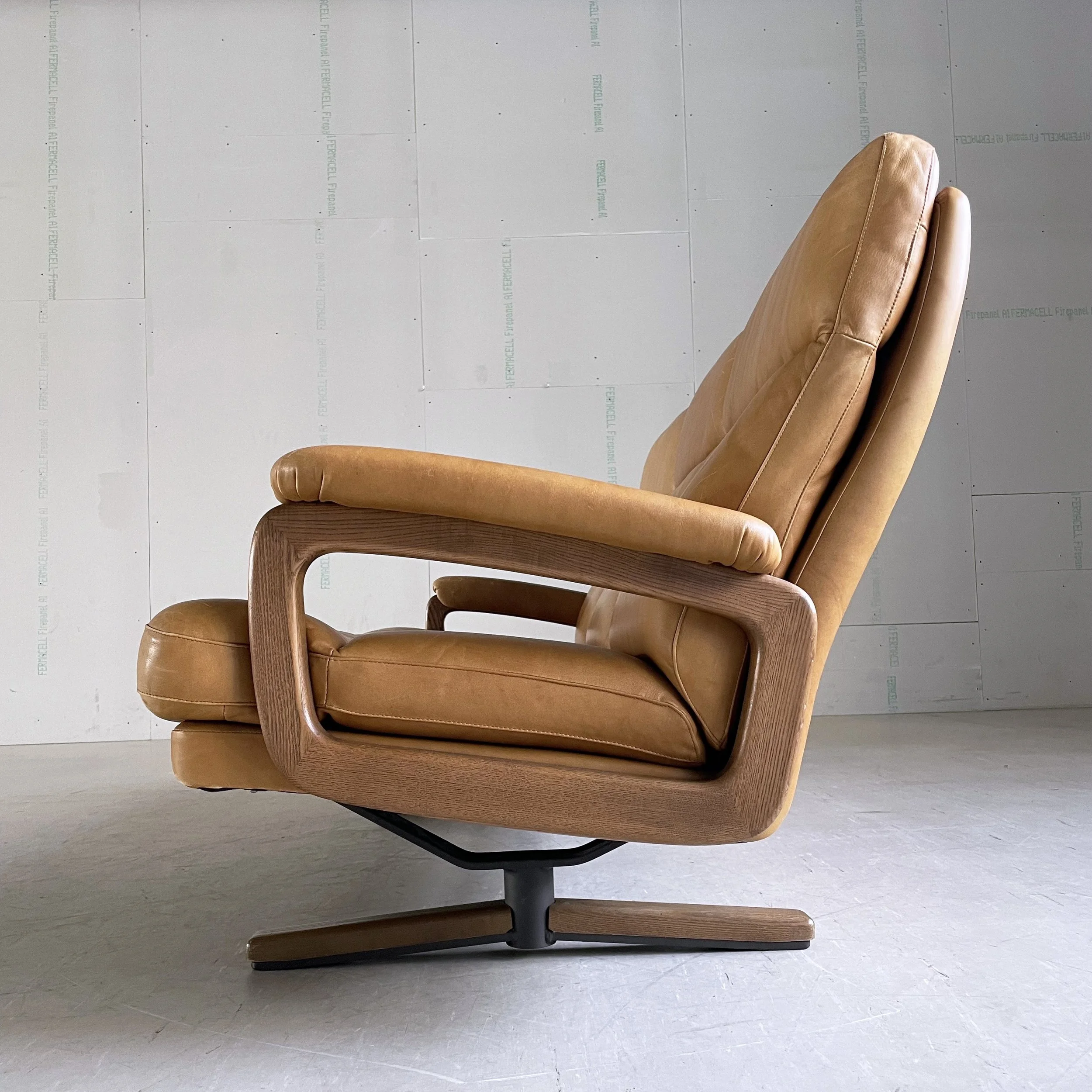 André Vandenbeuck Leder Sofa.18.JPG
