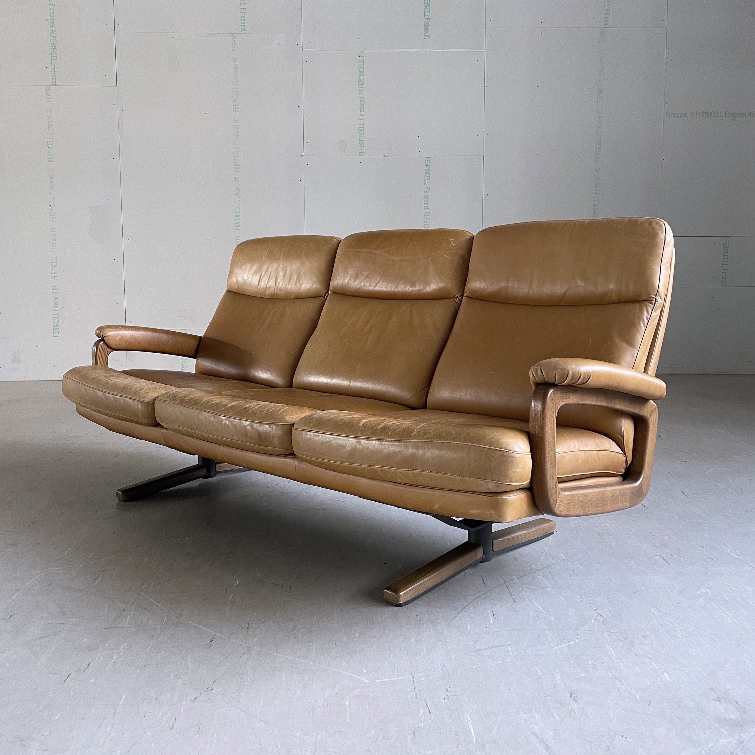 André Vandenbeuck Leder Sofa.10.JPG