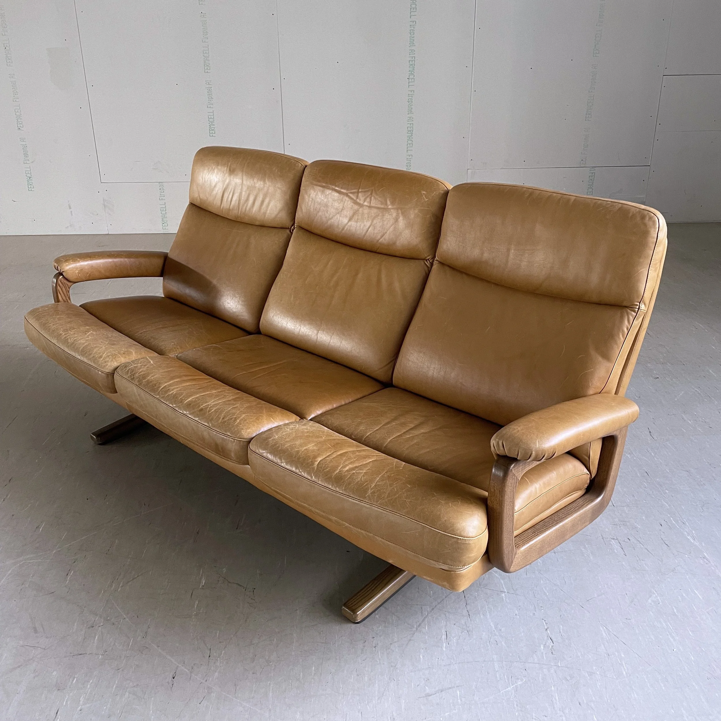 André Vandenbeuck Leder Sofa.7.JPG