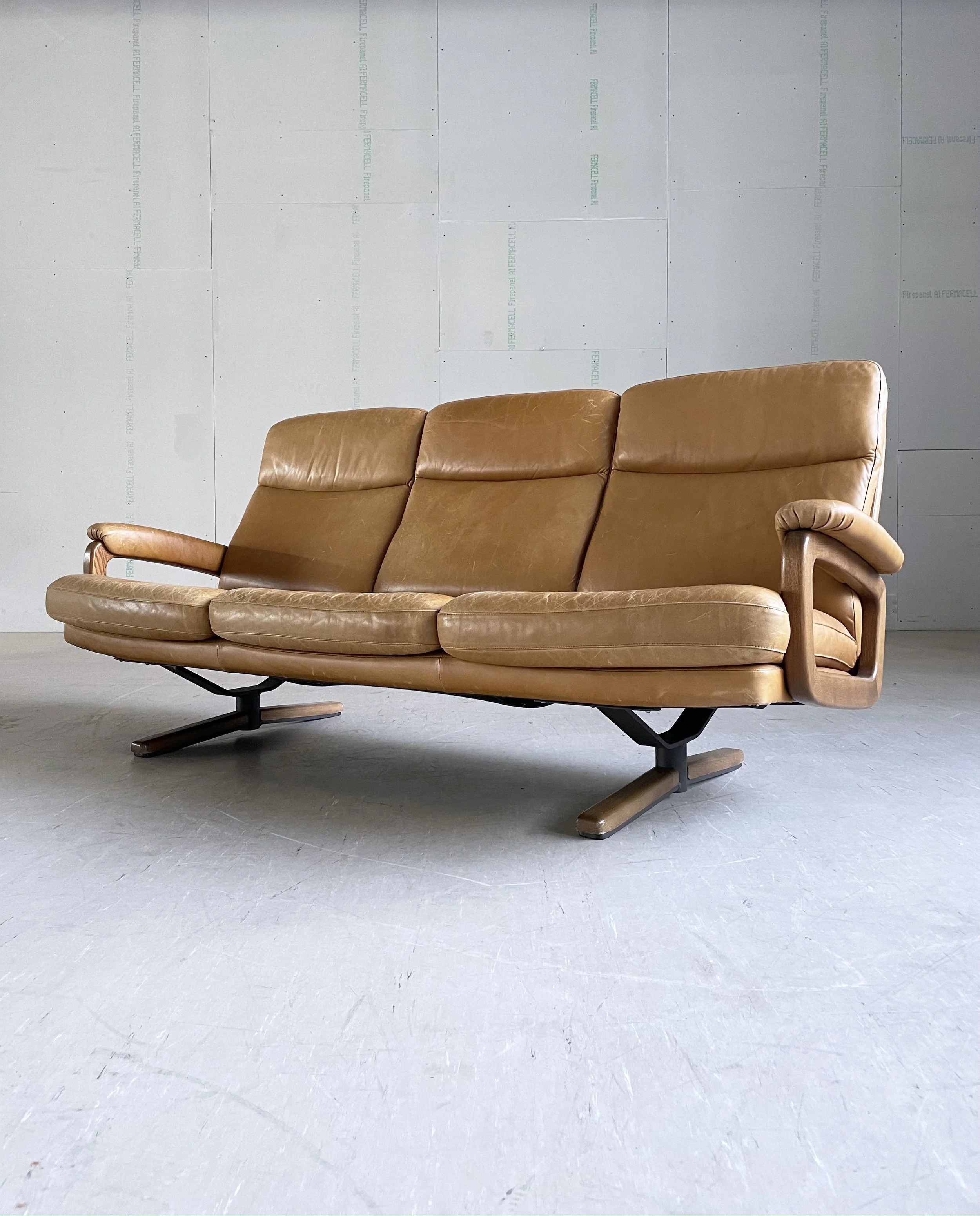 André Vandenbeuck Leder Sofa.1.JPG
