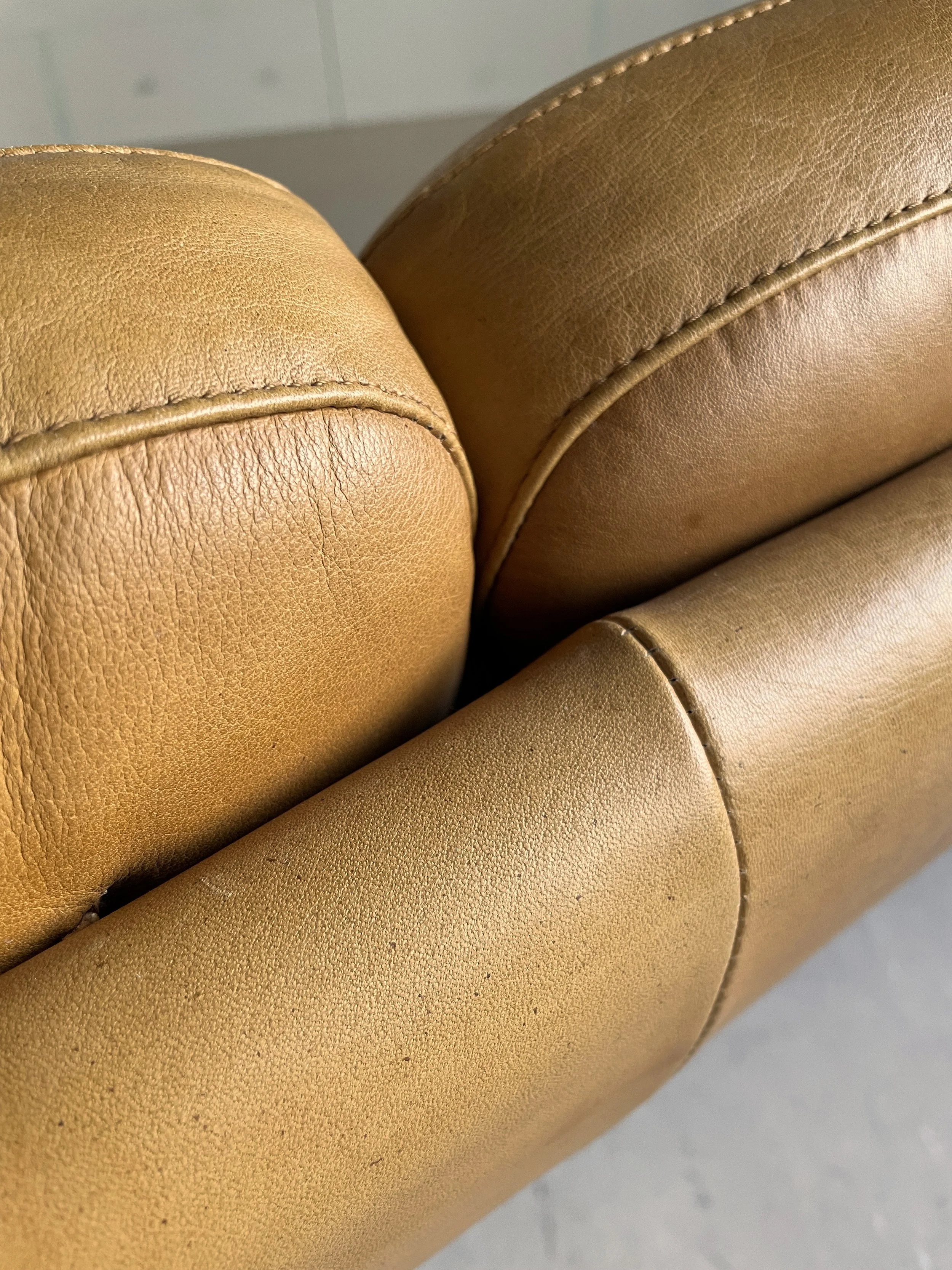 André Vandenbeuck Leder Sofa.13.JPG