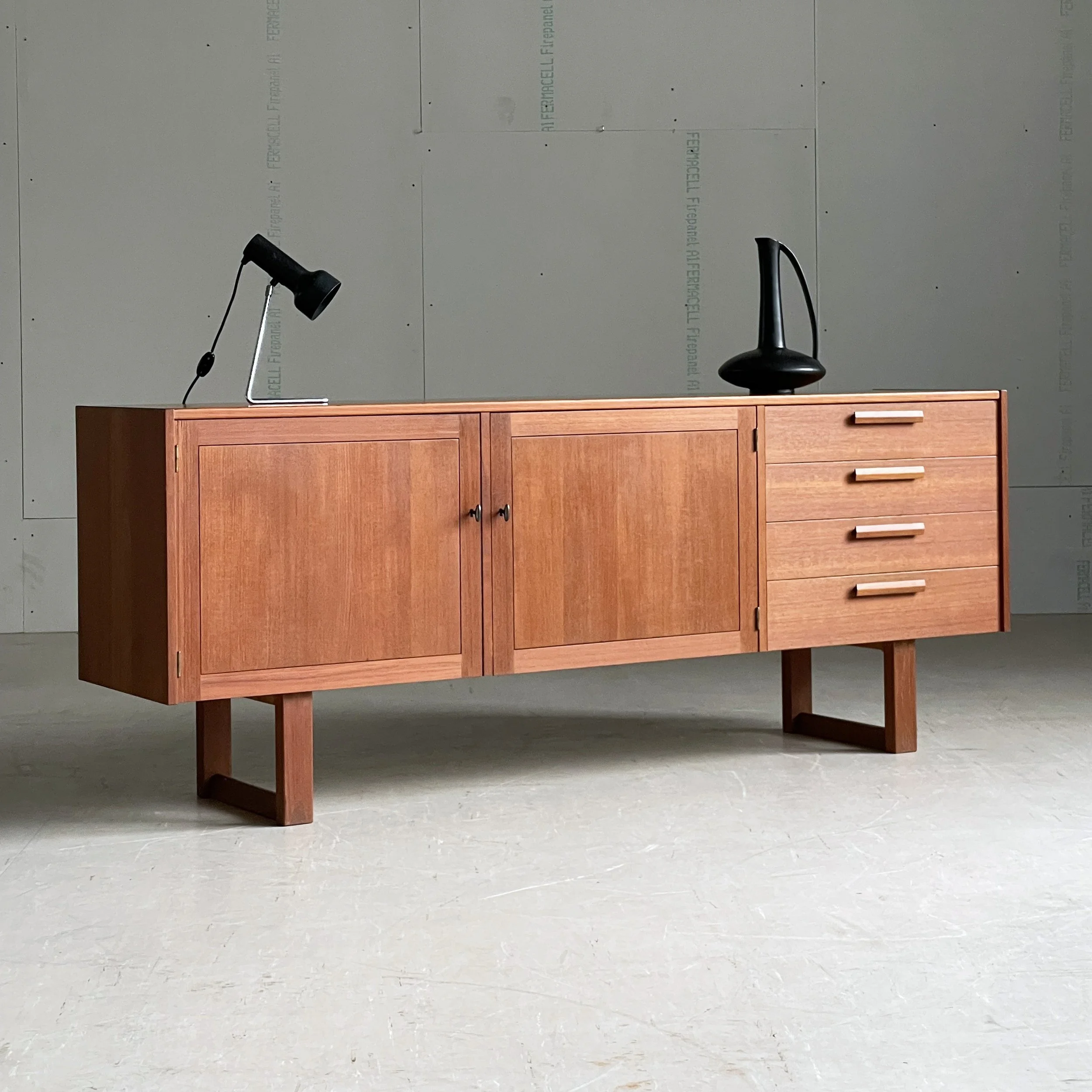 Schwedisches Teak Sideboard von Nils Jonsson