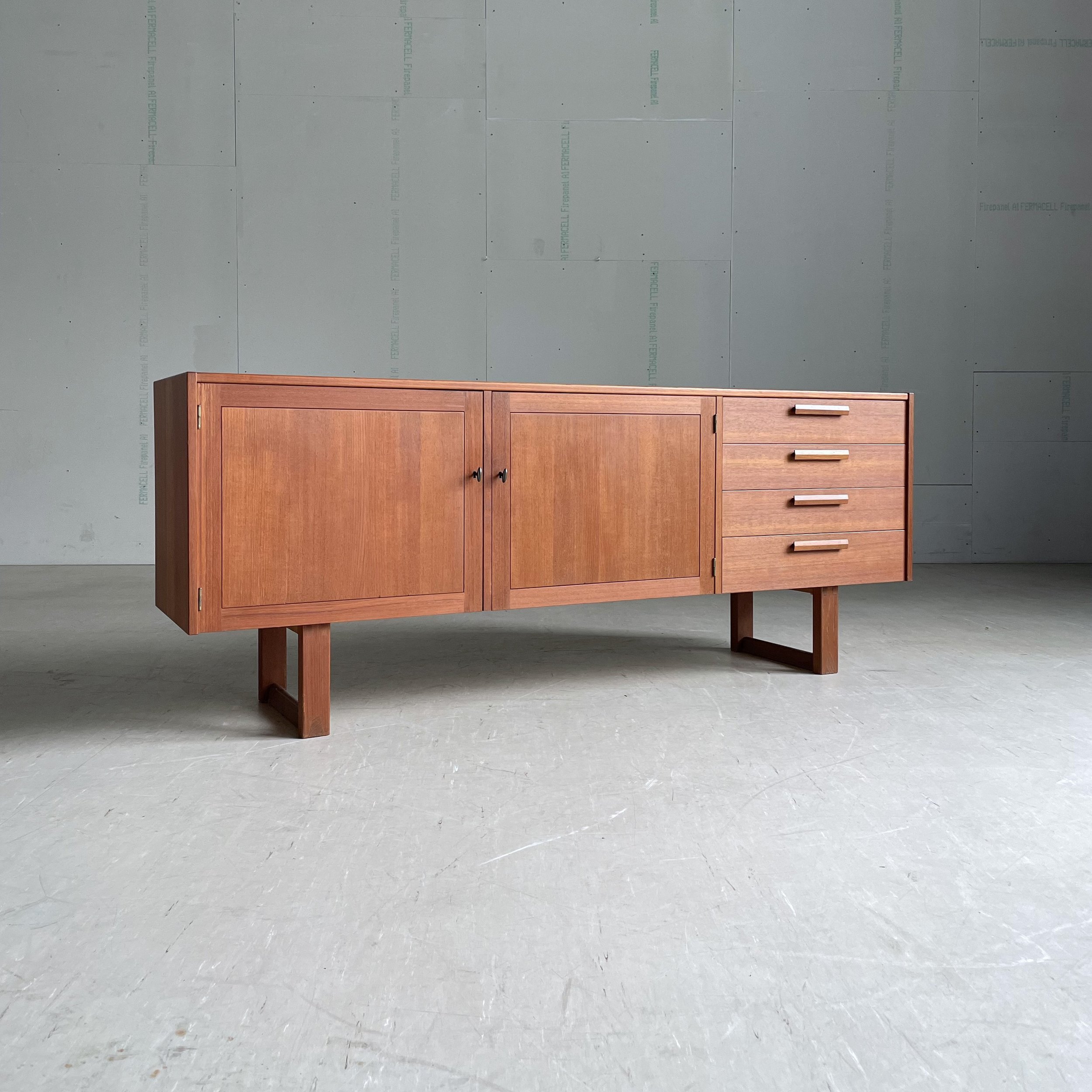 Schwedisches Teak Sideboard von Nils Jonsson