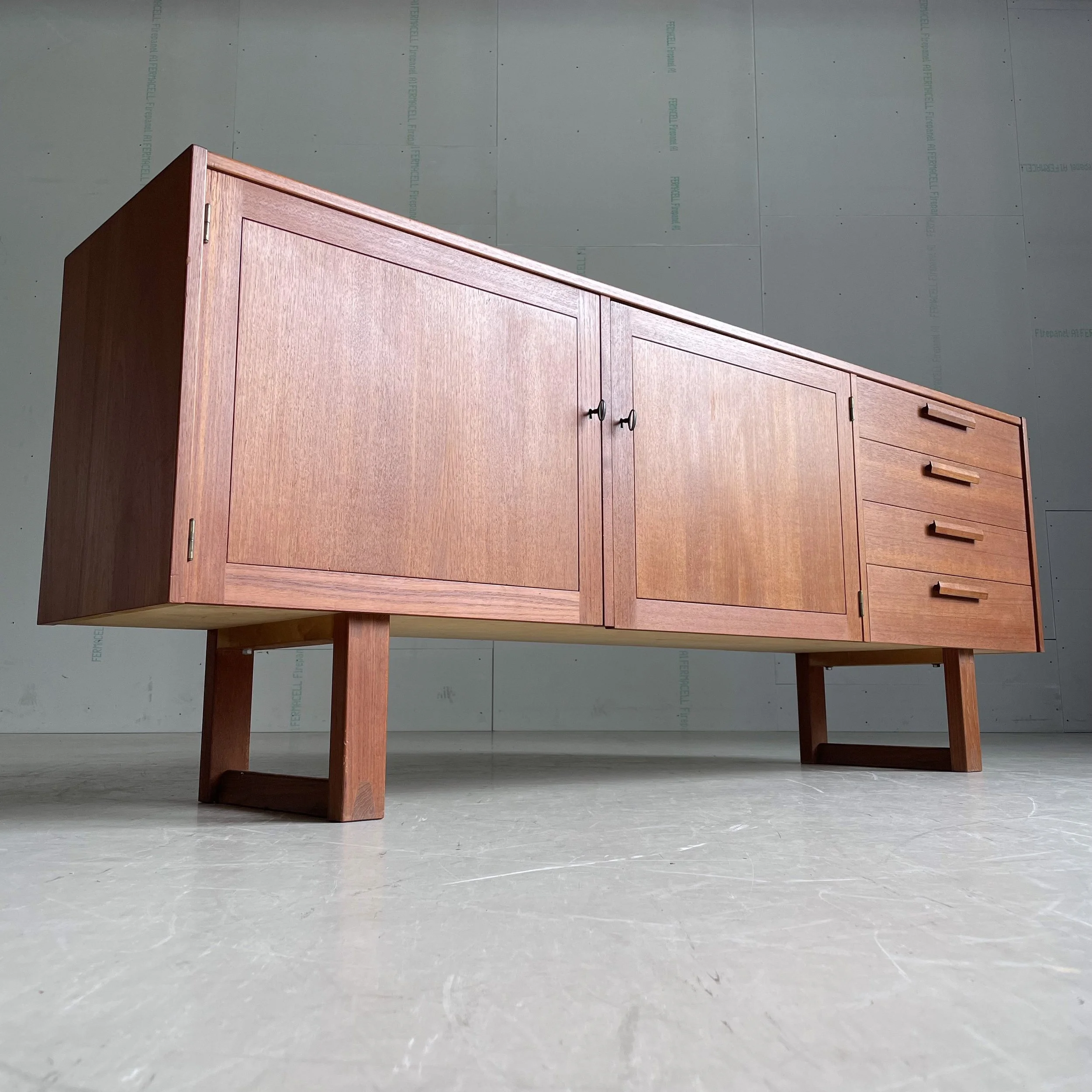 Schwedisches Teak Sideboard von Nils Jonsson