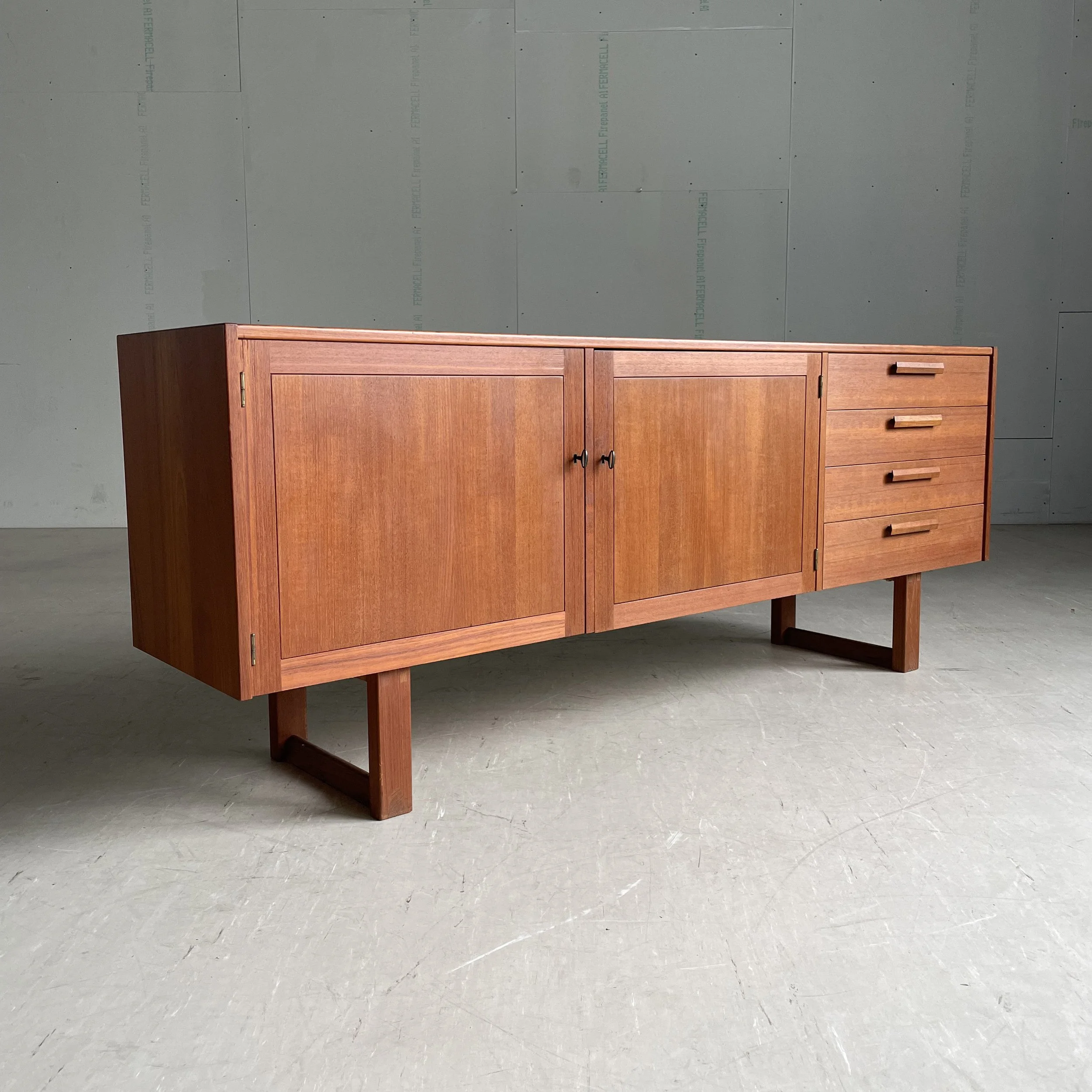 Schwedisches Teak Sideboard von Nils Jonsson