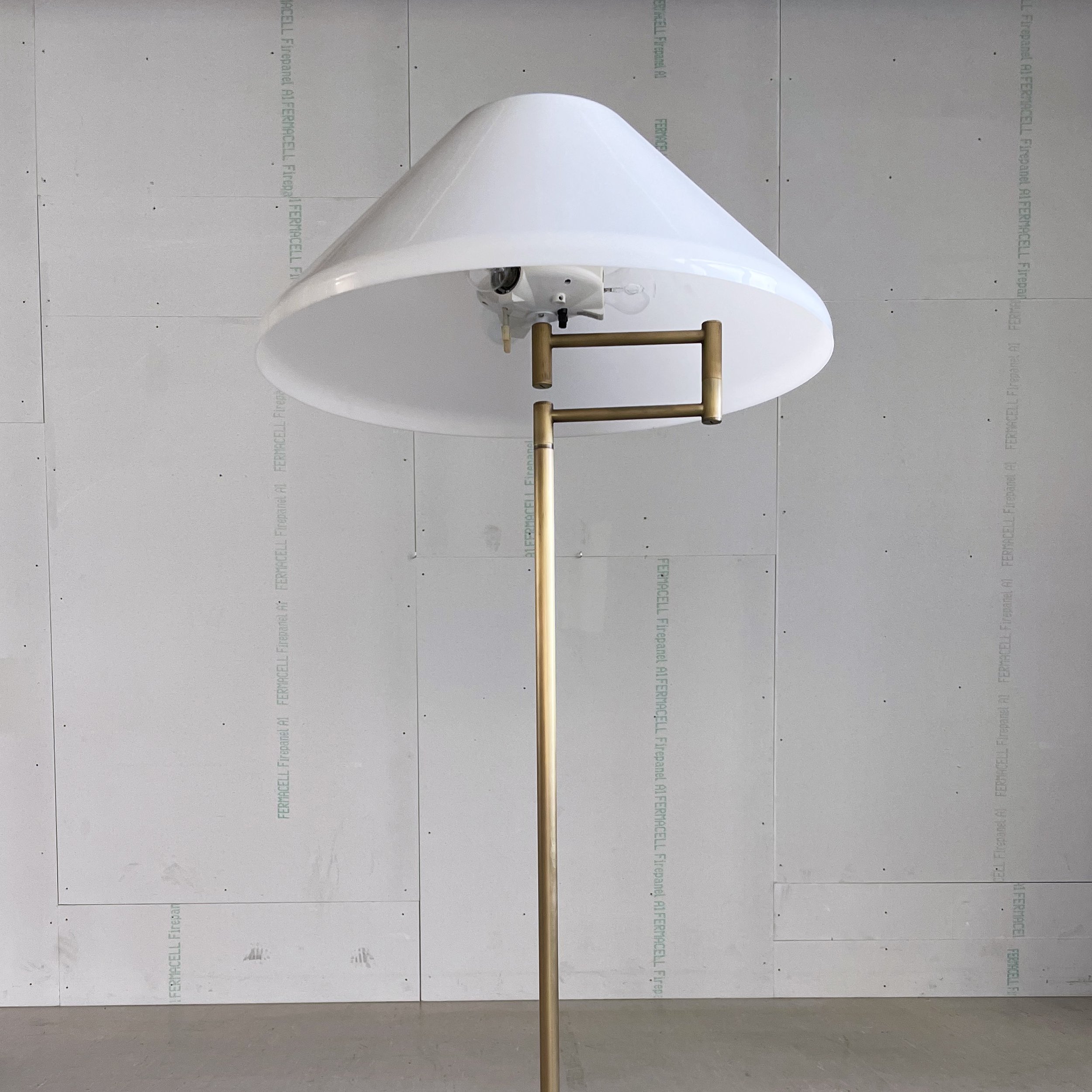Swisslamp Ständerlampe weiss : gold.11.JPG