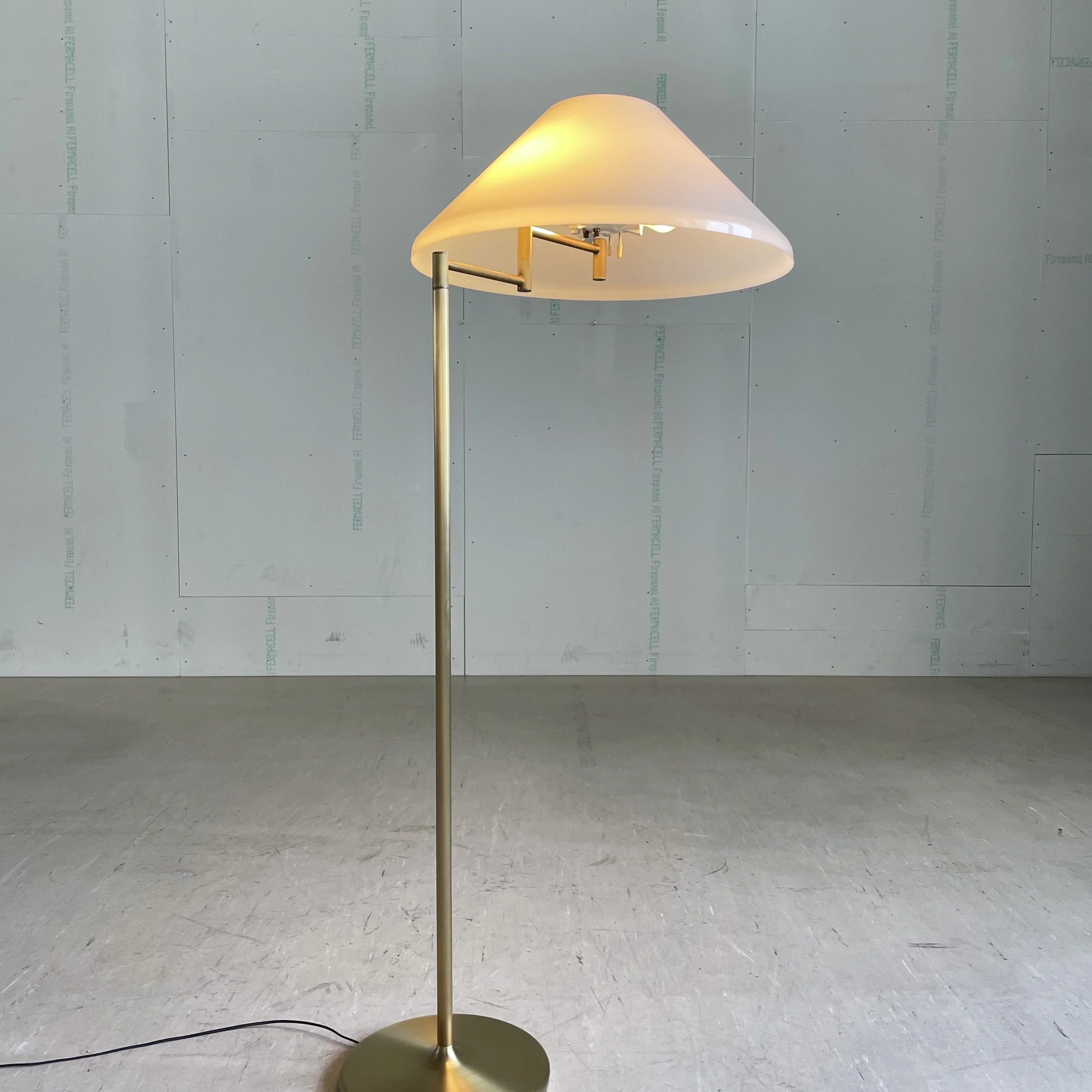 Swisslamp Ständerlampe weiss : gold.6.JPG