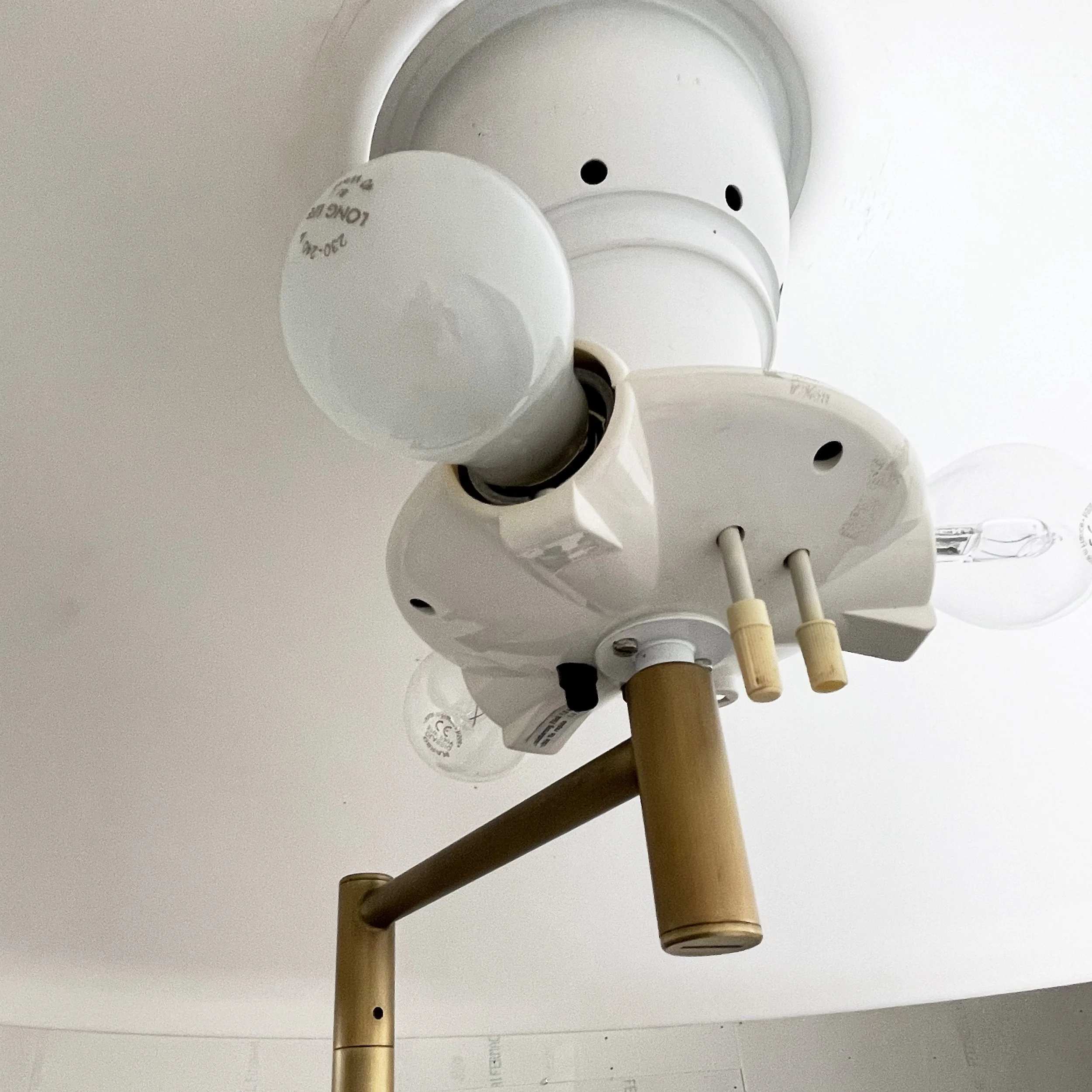 Swisslamp Ständerlampe weiss : gold.12.JPG