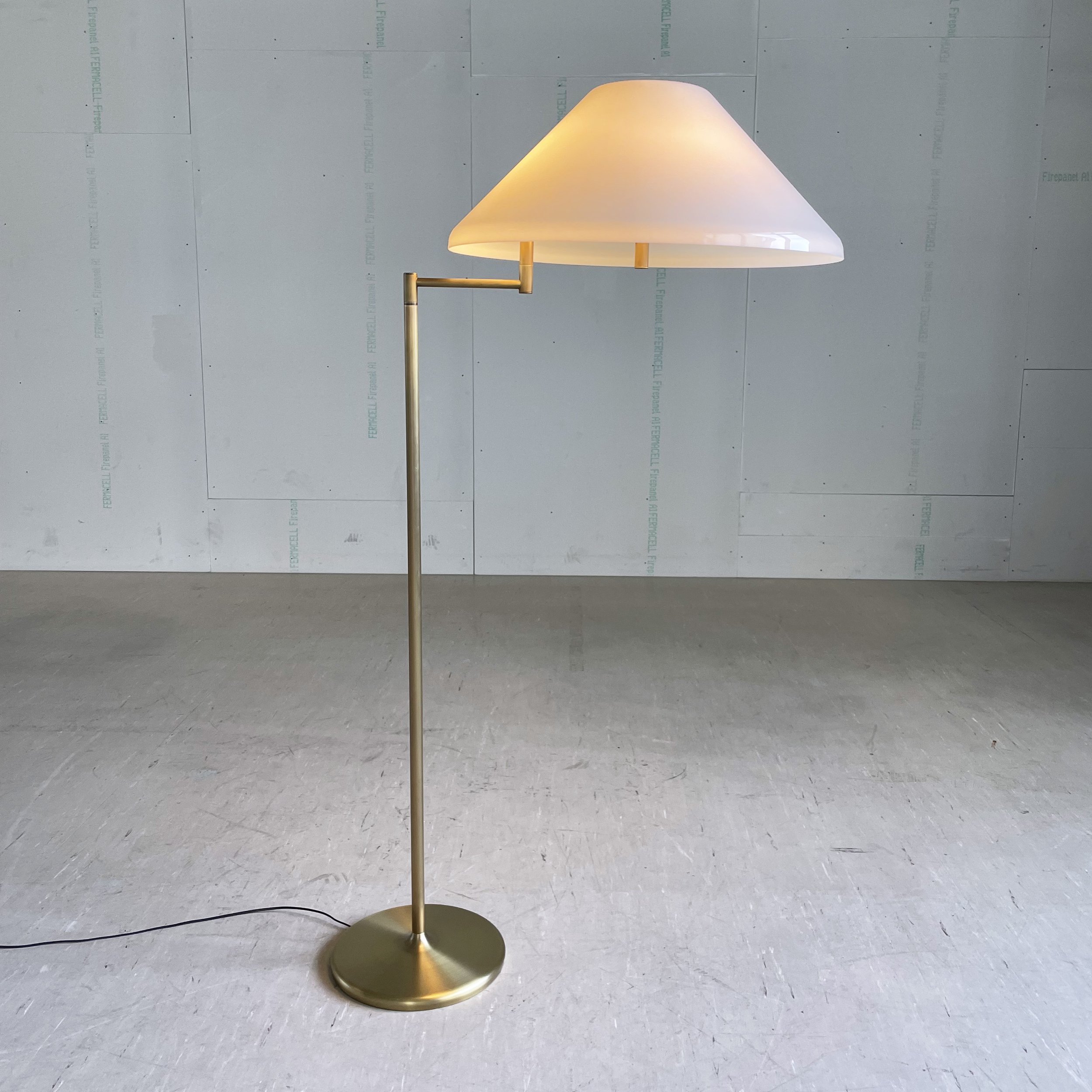 Swisslamp Ständerlampe weiss : gold.9.JPG