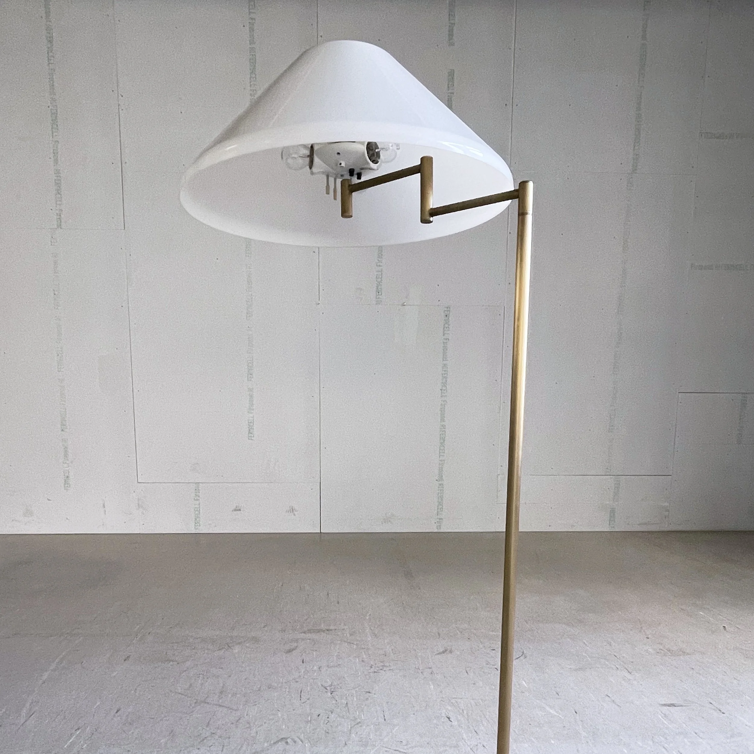 Swisslamp Ständerlampe weiss : gold.1.JPG