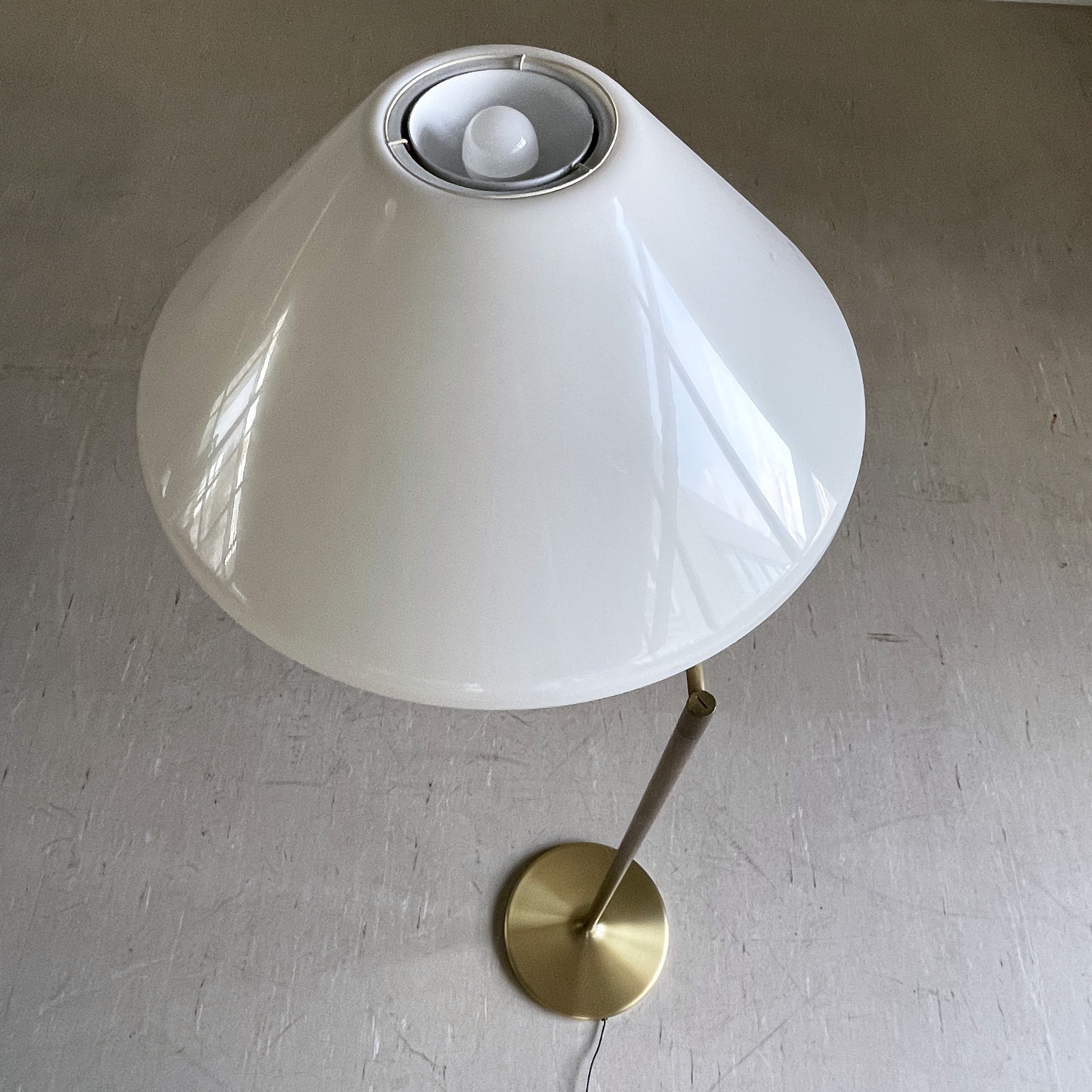 Swisslamp Ständerlampe weiss : gold.7.JPG