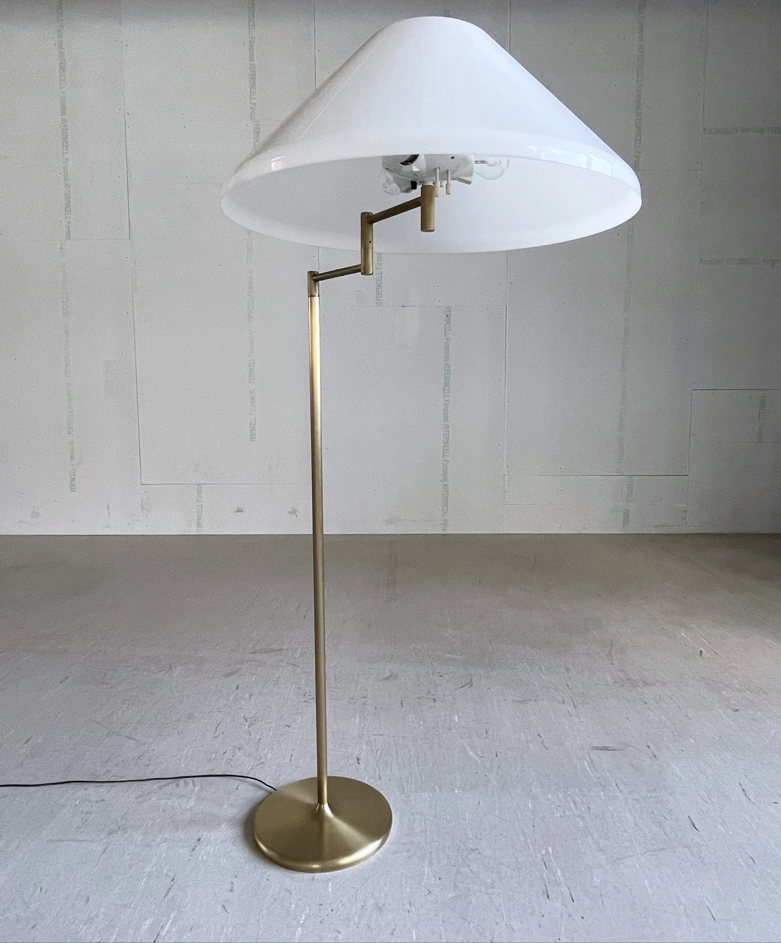 Swisslamp Ständerlampe weiss : gold.5.JPG