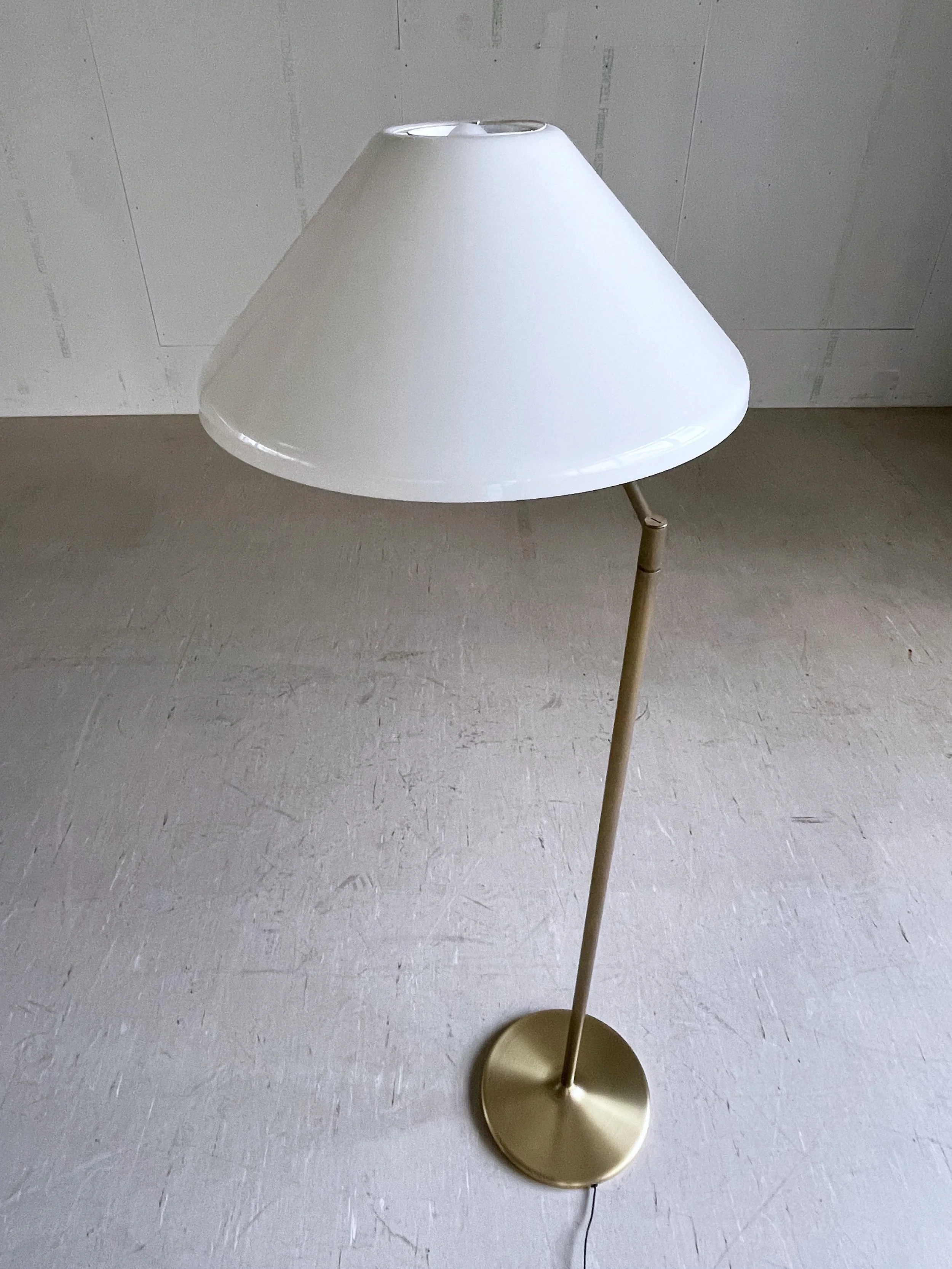 Swisslamp Ständerlampe weiss : gold.2.JPG