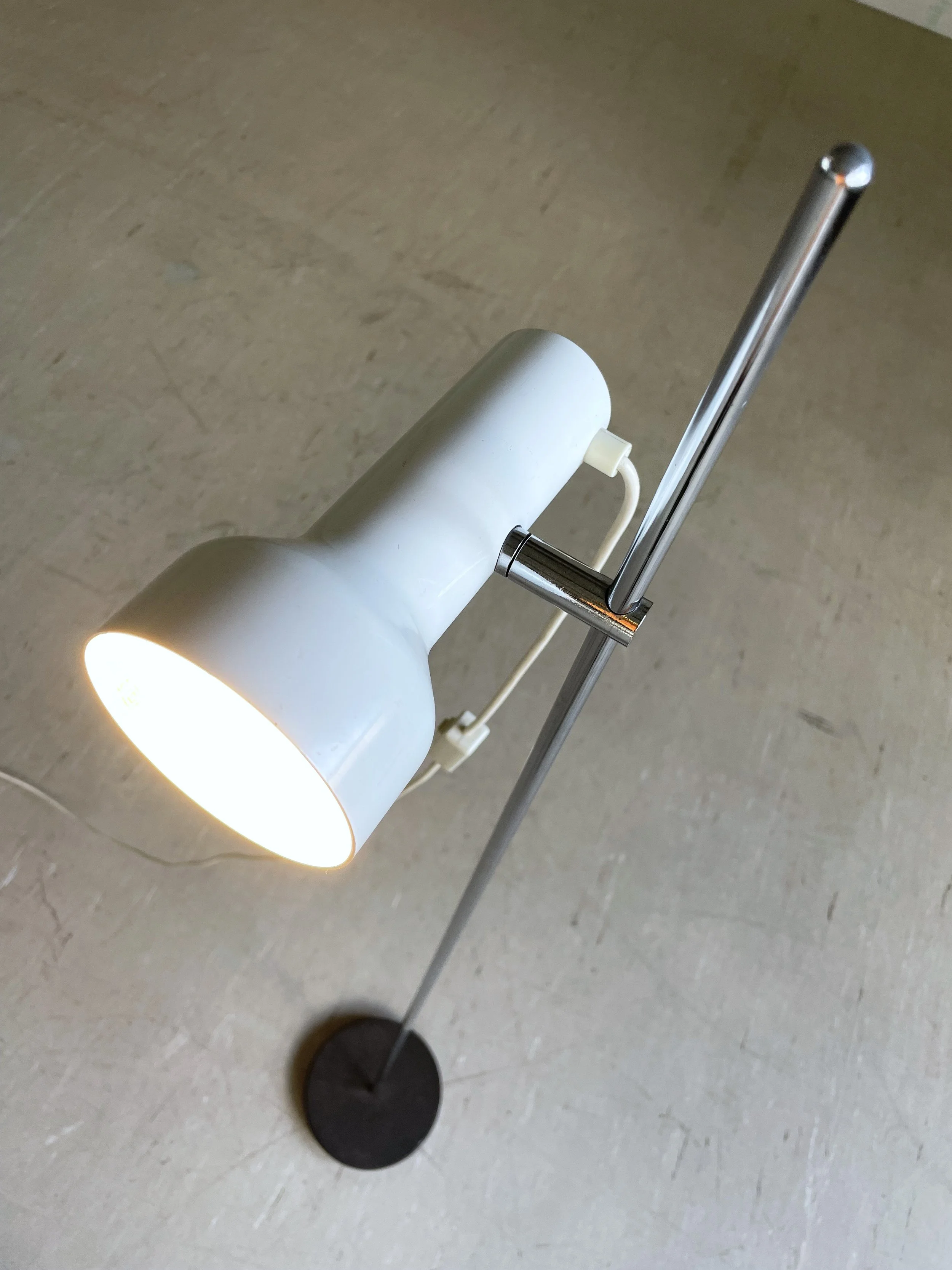 Ständerlampe.Spot.weiss.4.JPG