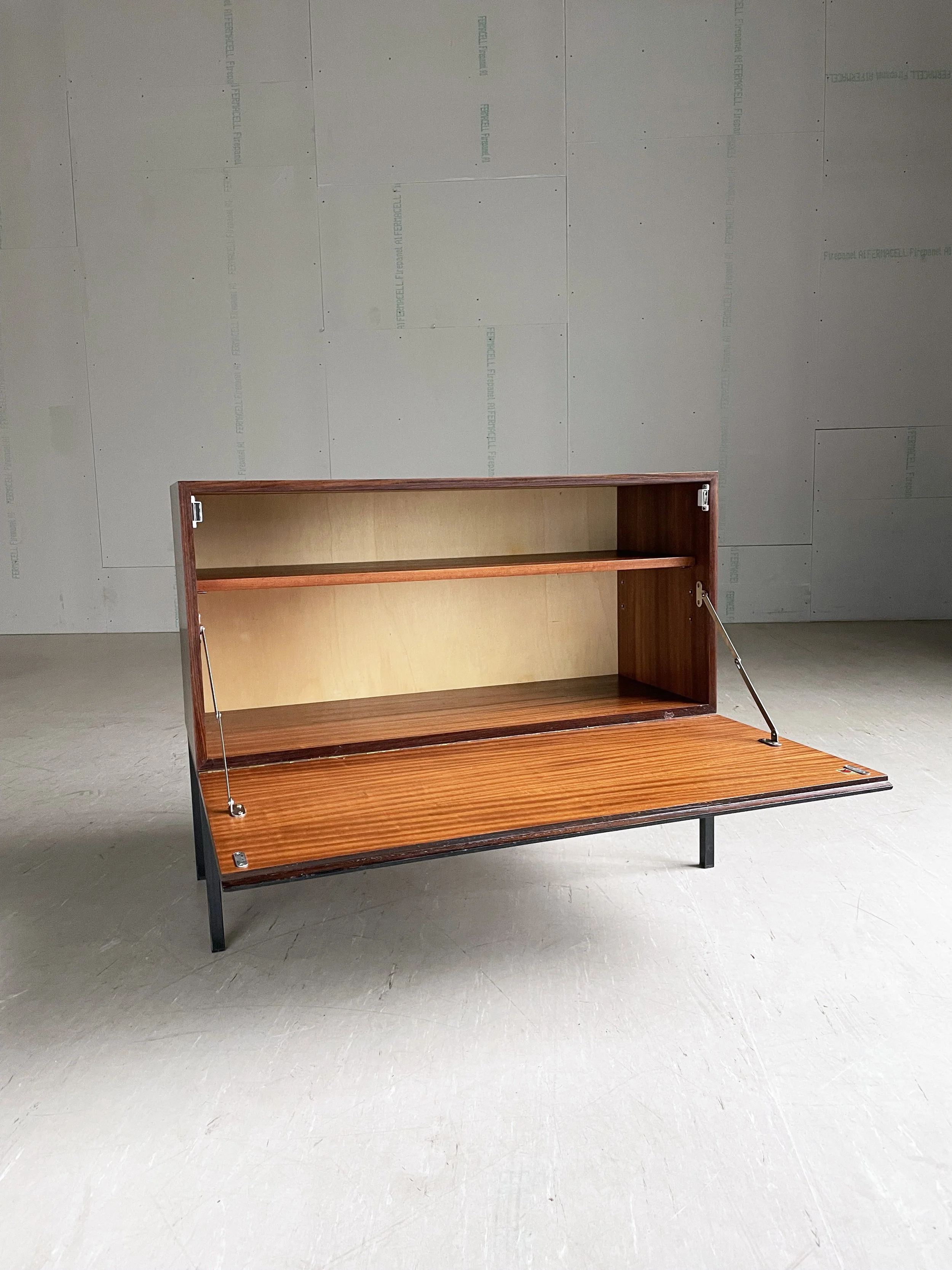 Victoria Kommode : Barmöbel.10.JPG