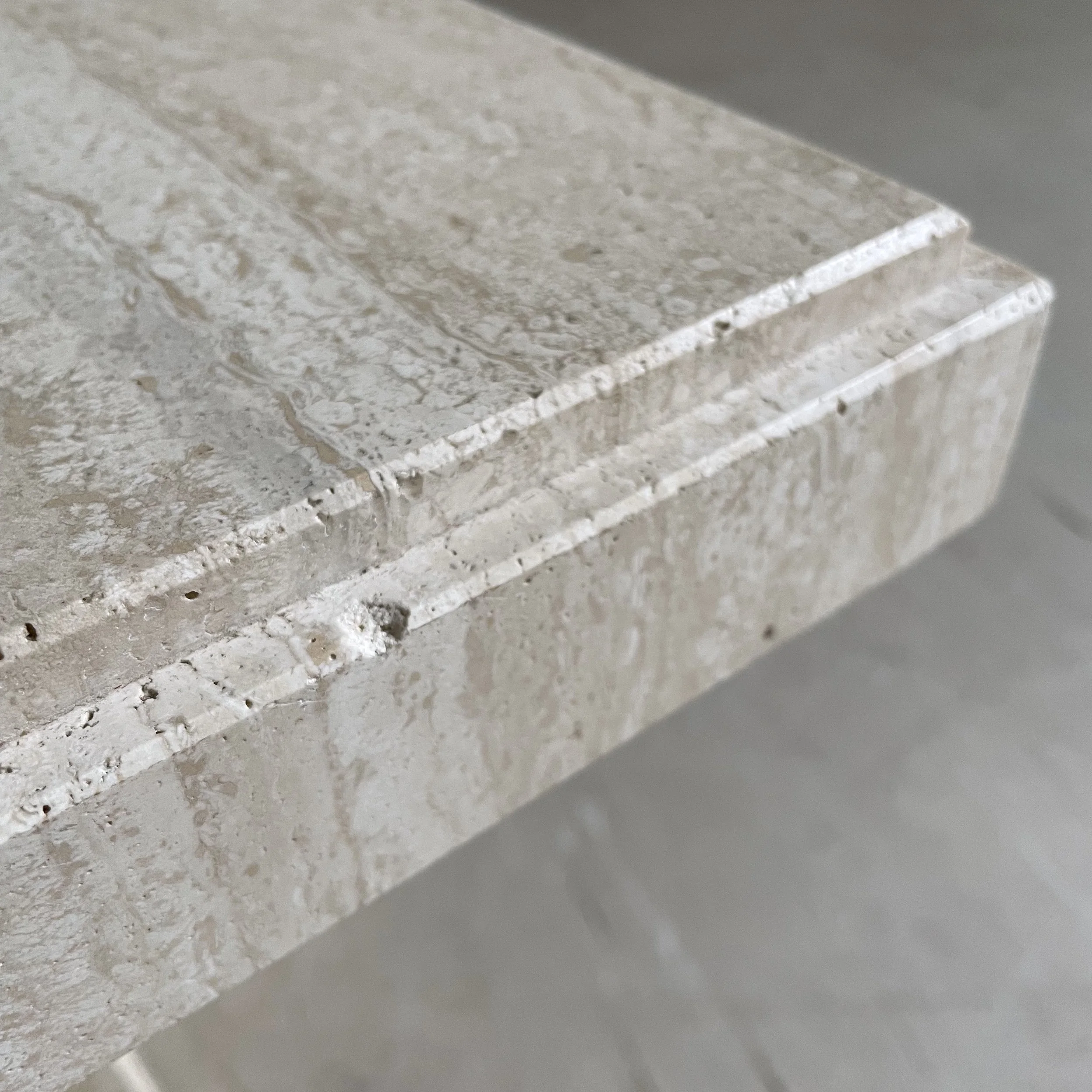 Traventin Salontisch.6.JPG