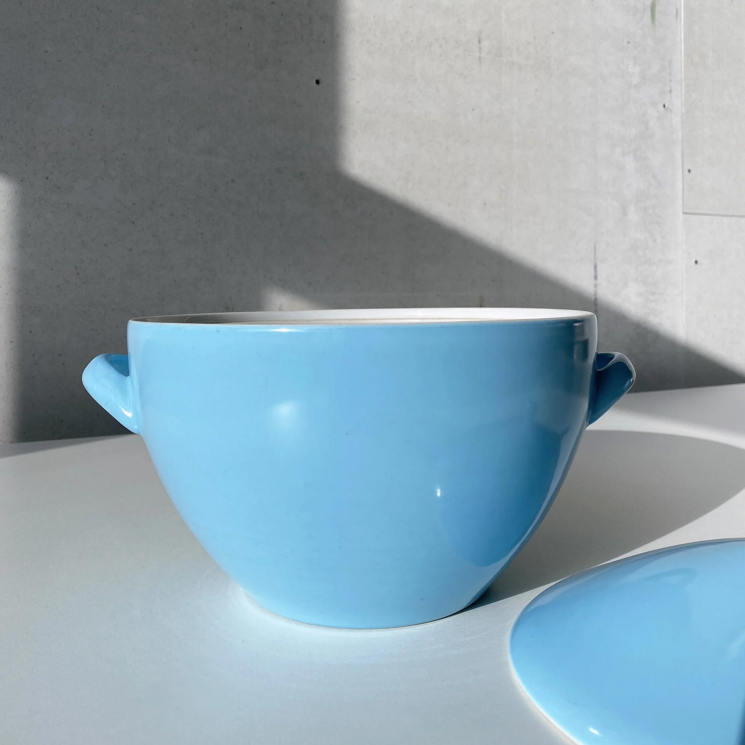 Modern Era_Rössler Schüssel hellblau.6.JPG