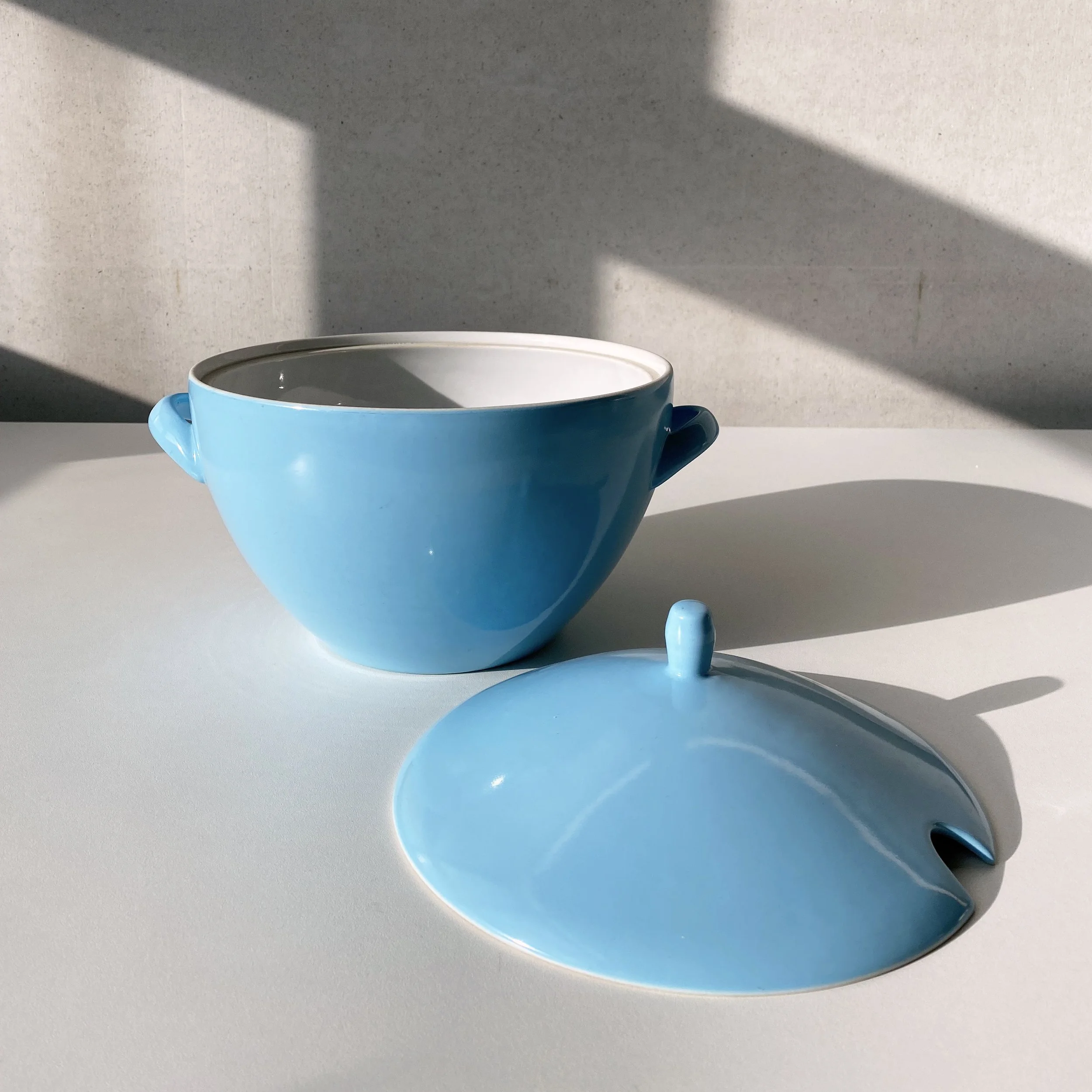 Modern Era_Rössler Schüssel hellblau.1.JPG