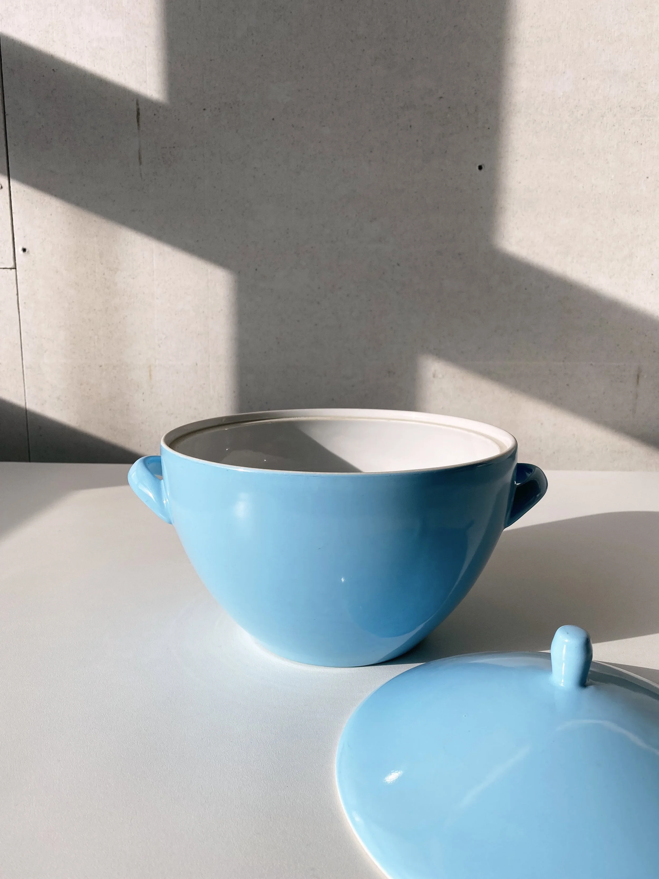 Modern Era_Rössler Schüssel hellblau.4.JPG