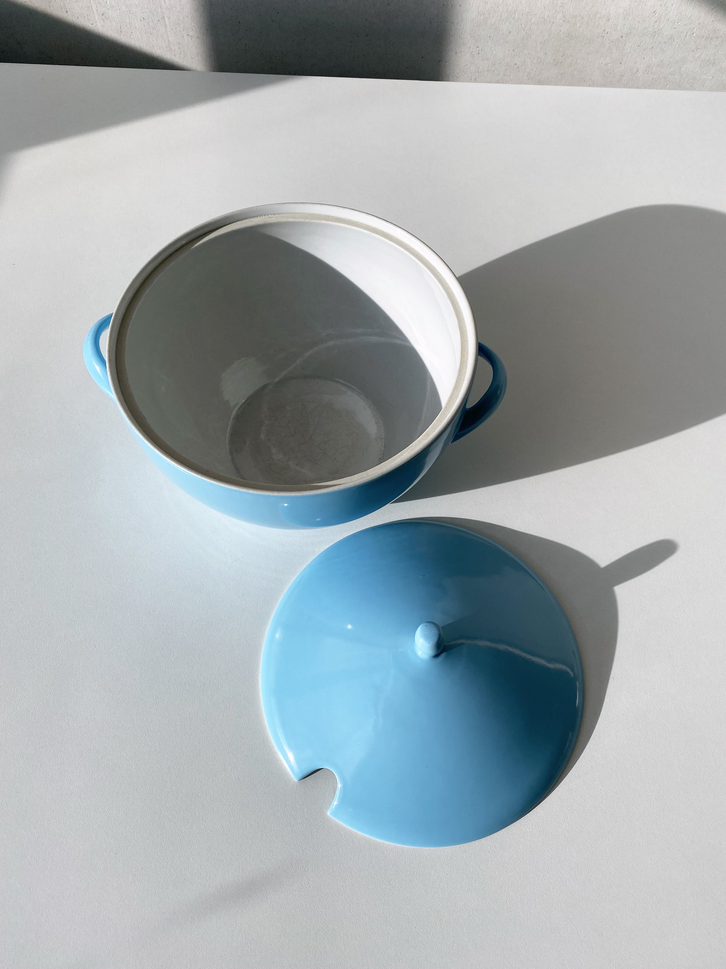 Modern Era_Rössler Schüssel hellblau.2.JPG