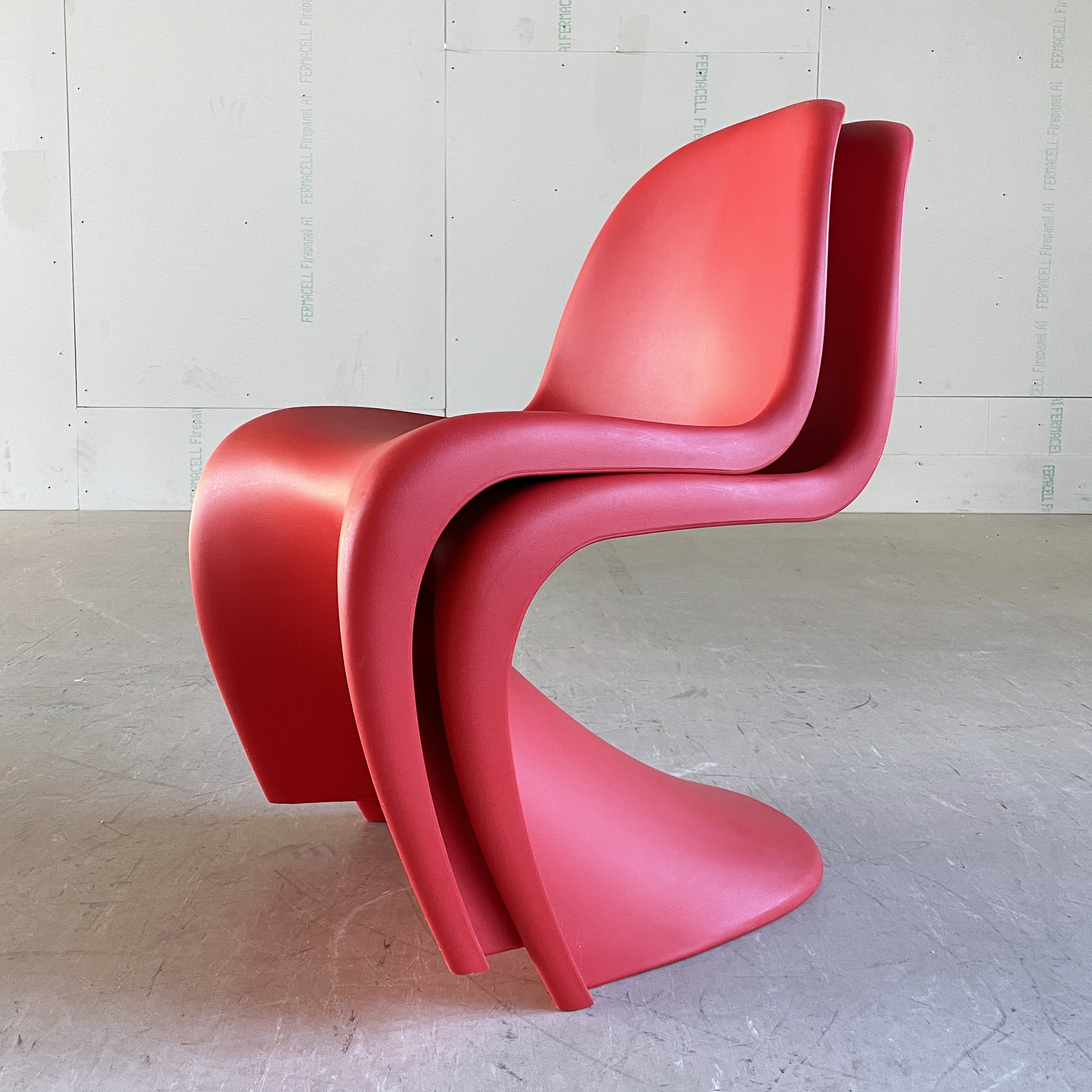 Verner Panton Stuhl rot.4.JPG