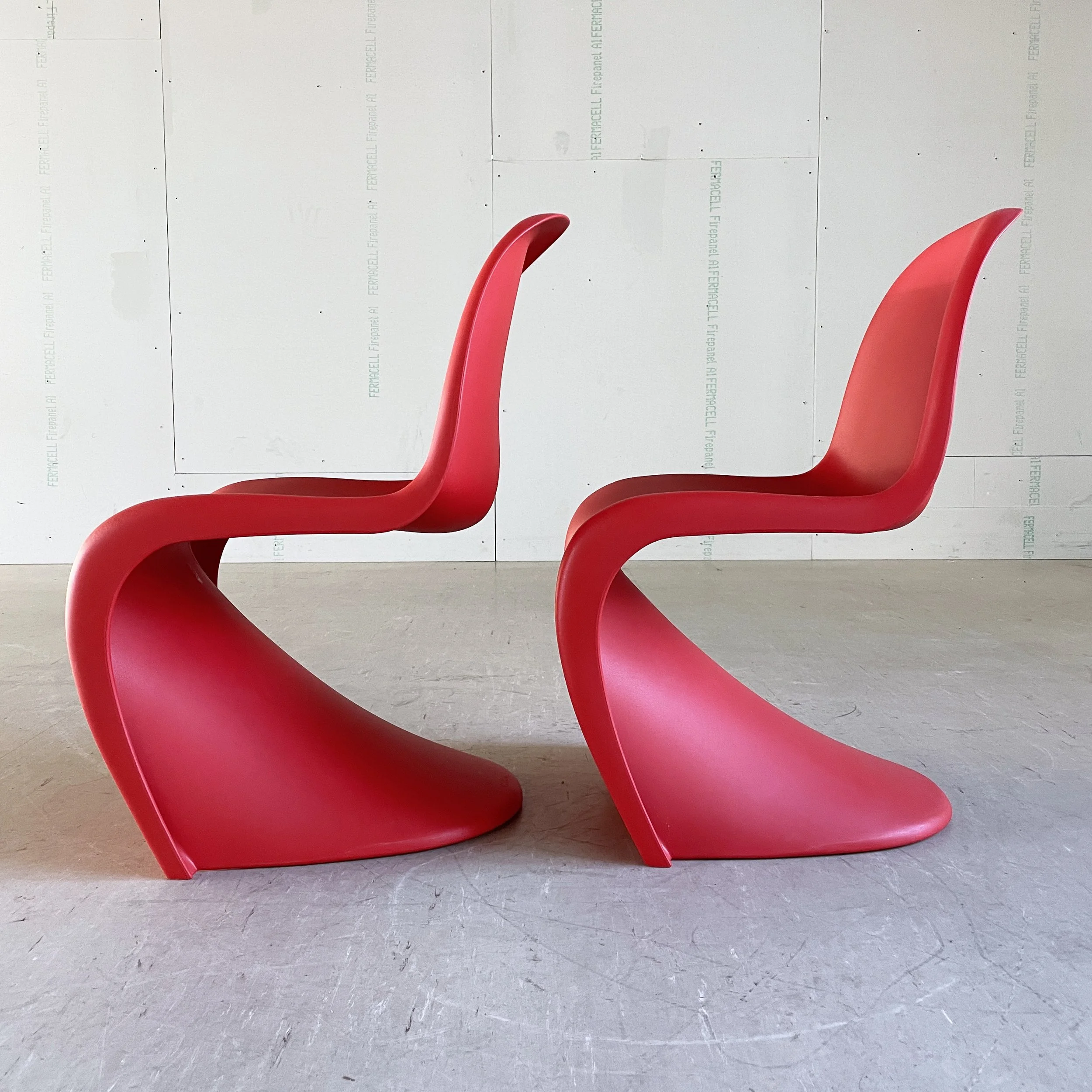 Verner Panton Stuhl rot.9.JPG