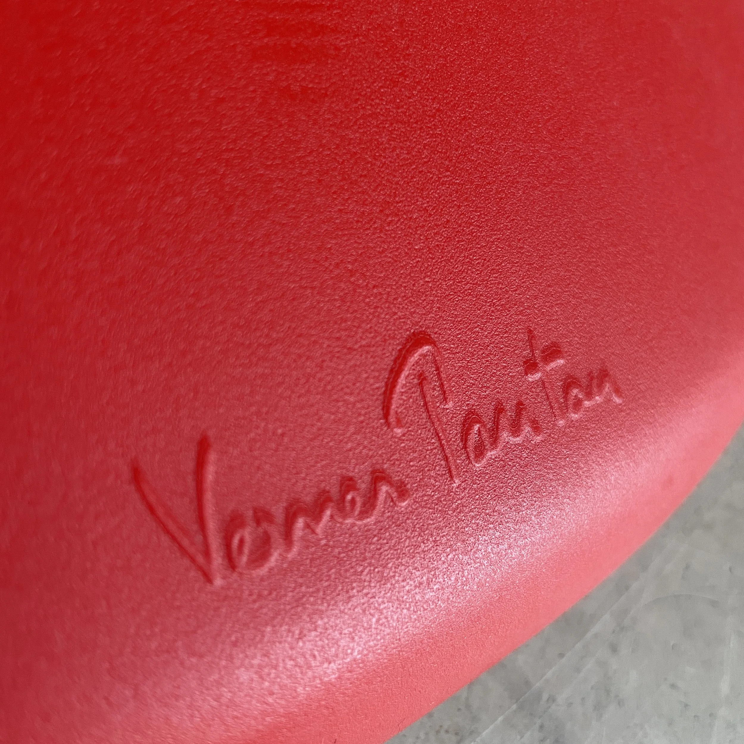 Verner Panton Stuhl rot.11.JPG